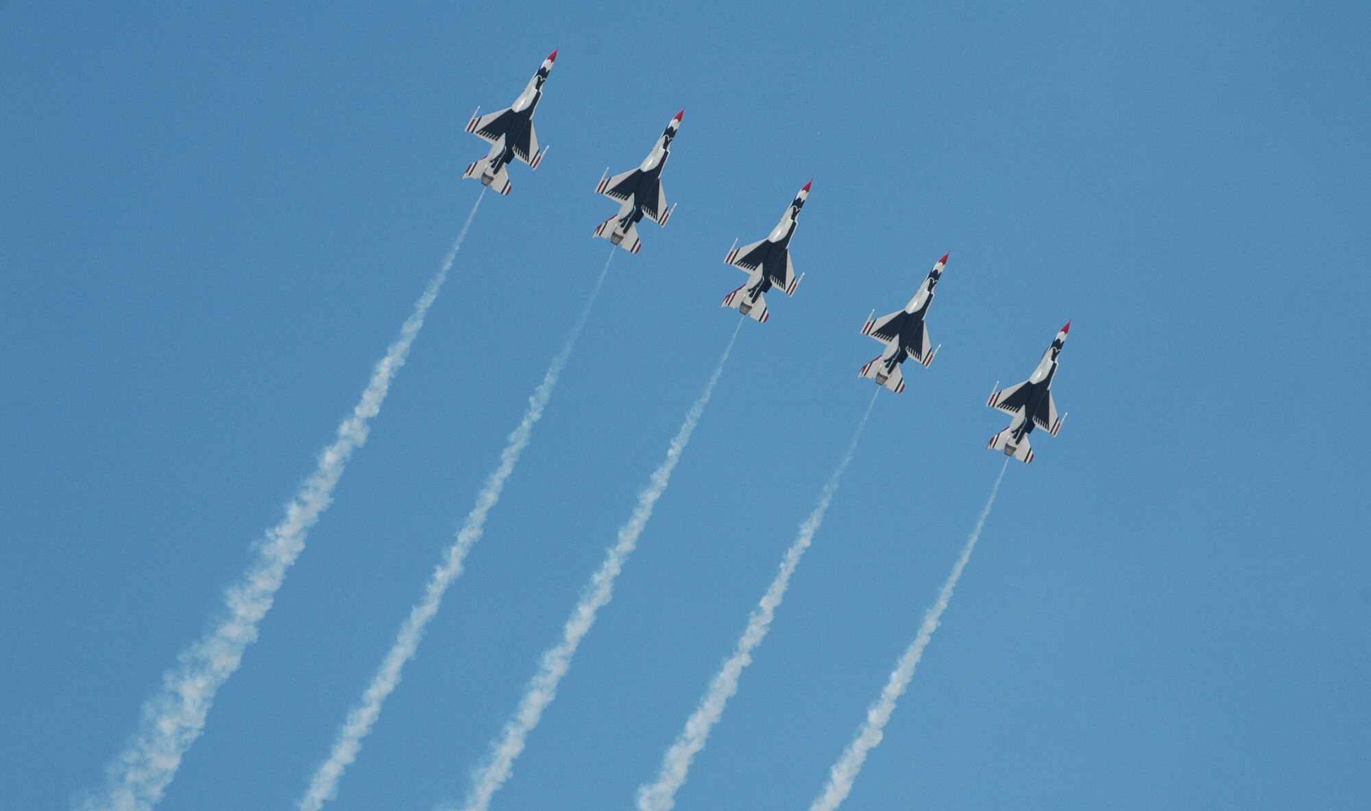 The USAF Thunderbirds, the Air Force's official aerial demonstartion team perform in the skies above Travis Air Force Base, Calif. as part of the 2008 Travis Air Expo, Aug. 30-31. (U.S. Air Force photo/Airman 1st Class Kristen Rohrer)