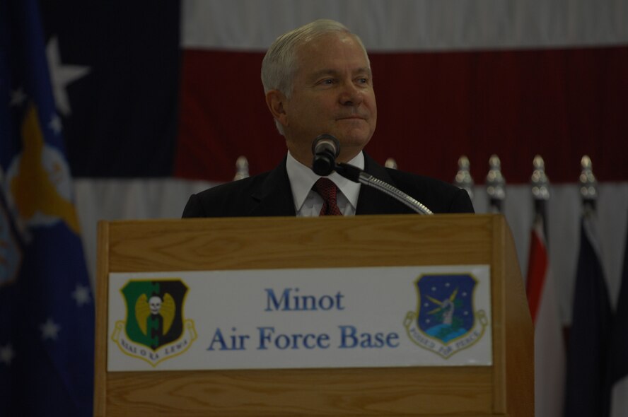 Secretary of Defense Robert M. Gates addresses Airmen at Minot AFB Dec. 1.
