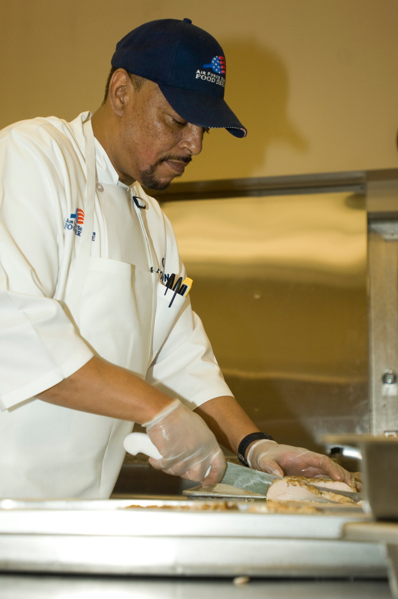 ELMENDORF AIR FORCE BASE, Alaska -- Tyrone Thompson, 3rd Services Squadron, slices up turkey for the serving line at the Iditarod Dining Facility Nov. 27. Nearly 140 pounds of turkey was served during the lunch-time meal. (U.S. Air Force photo/Airman 1st Class David Carbajal)