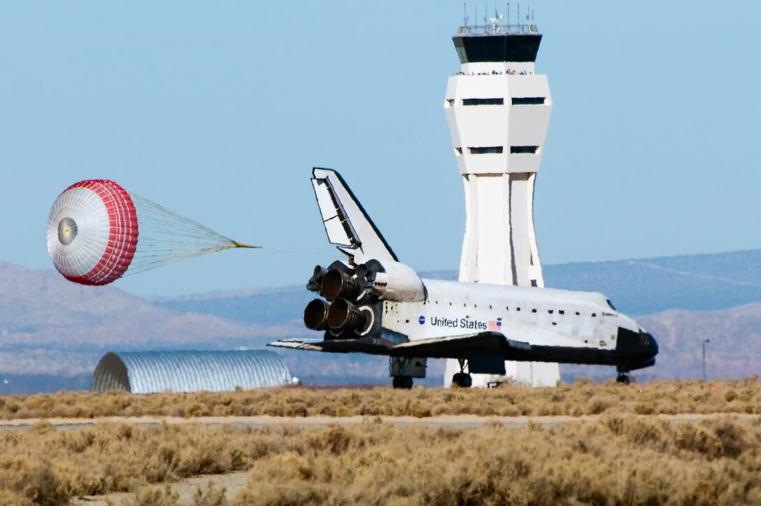 The space shuttle Endeavor lands at Edwards Nov. 30. Edwards is NASA's alternate landing site for the space shuttle, this shuttle is the 52nd to land at Edwards. (Photo by Jim Mumaw)