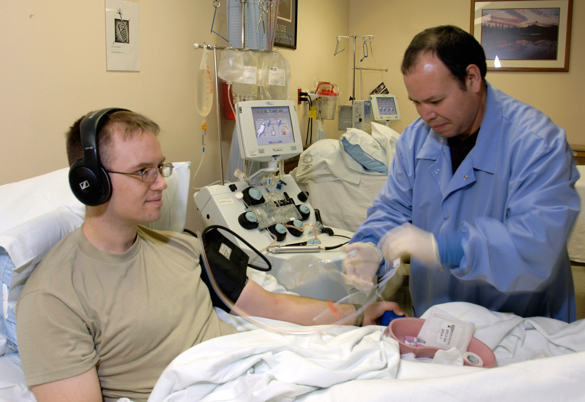 Andres Barrerea prepares Army Capt. (Dr.) Sam Grindstaff to donate platelets at the cellular therapy/apheresis clinic Nov. 26 at San Antonio Military Medical Center-South. The department was one of the areas inspected during a recent AABB visit. Platelet donations, like blood, are always needed, especially during the holiday season. Captain Grindstaff is a first-time donor and a pathology resident from San Antonio Military Medical Center-North, formerly known as the Brooke Army Medical Center. Mr. Barrerea is a medical lab technician with the 59th Laboratory Squadron. (U.S. Air Force photo/Master Sgt. Kimberly A. Yearyean-Siers)