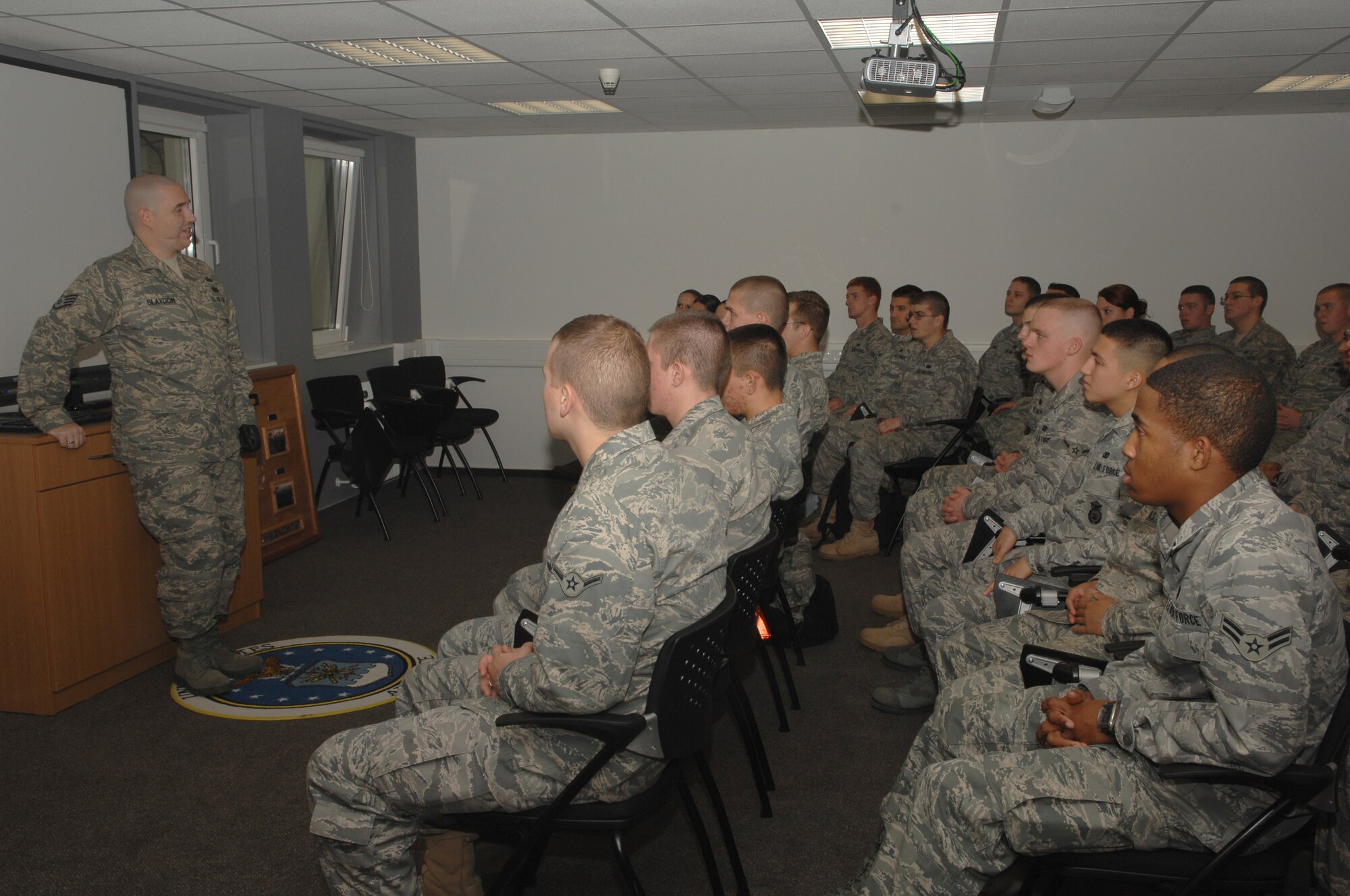 Staff Sergeant Christopher Slaydon speaks to the First Term Airman Center class Nov. 19, 2008 on Spangdahlem Air Base, Germany. Sergeant Slaydon spoke with the FTAC class about his accident while he was deployed to Iraq. (U.S. Air Force photo by Airman 1st Class Allen Pollard)