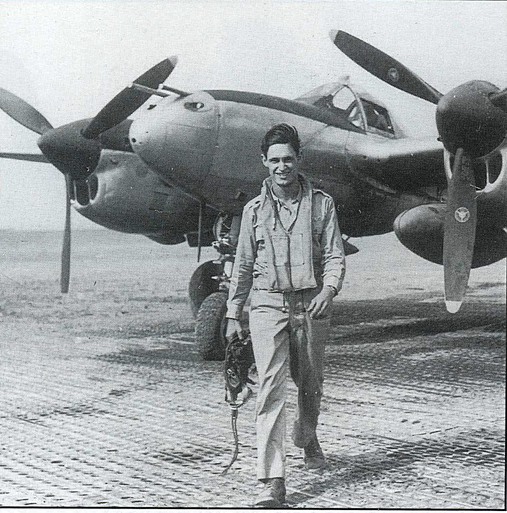 Paying tribute to a legend Tom Maloney > Joint Base LangleyEustis