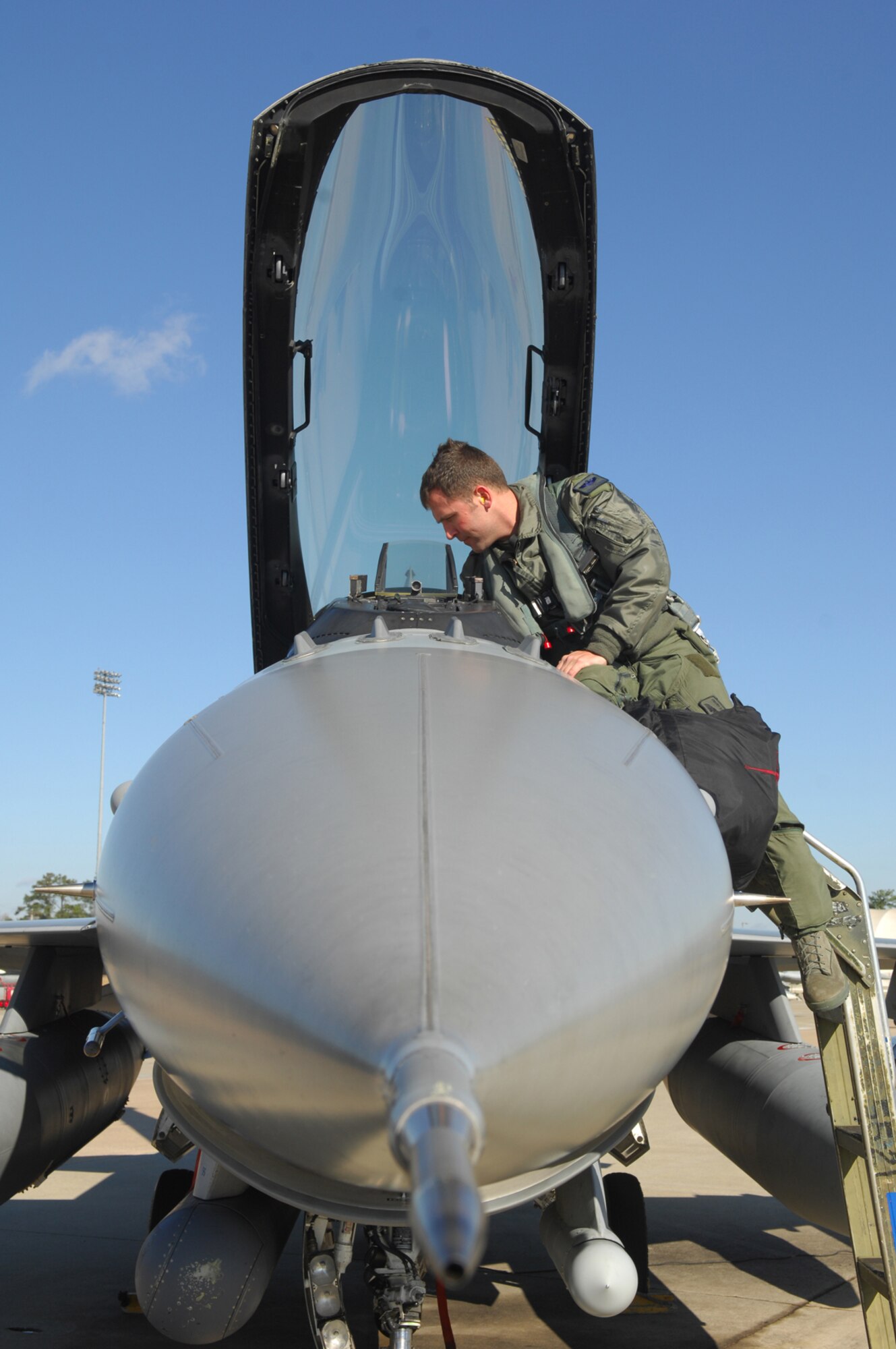 SHAW AIR FORCE BASE, SC -- Major Donald Siegmund, 77th Fighter Squadron pilot, does a pre-flight check on his F-16 Fighting Falcon jet on December 1, 2008. Major Siegmund along with other fighter pilots from the 77th Fighter Squadron, launched as part of a deployment. (U.S. Air Force photo/ Senior Airman Matthew Davis)