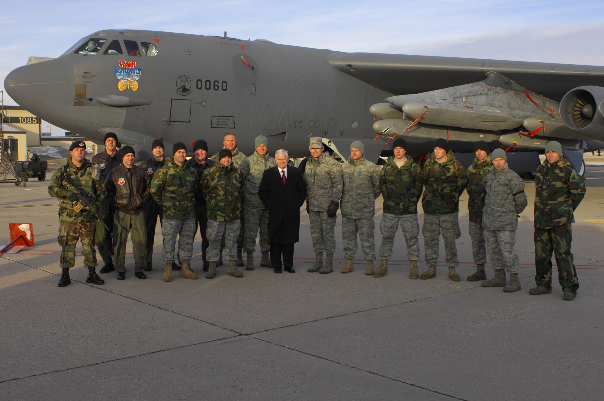 MINOT AIR FORCE BASE, N.D. -- Secretary of Defense Robert M. Gates poses with Airmen from Minot AFB in front of a B-52H Stratofortress Bomber, here 1 Dec. Secretary Gates made history as the first secretary of defense to visit Minot Air Force Base.  (U.S. Air Force photo by Senior Airman Joe Rivera)