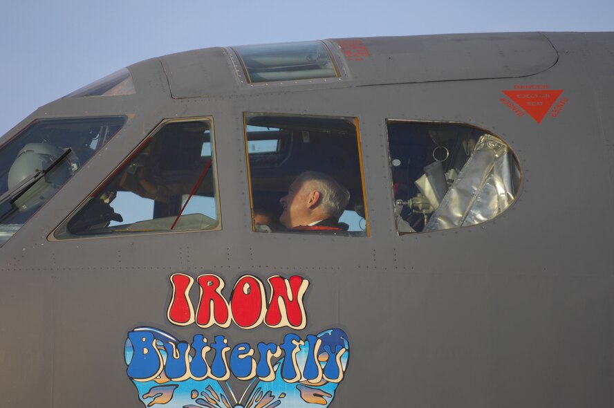 MINOT AIR FORCE BASE, N.D. -- Secretary of Defense Robert M. Gates is inside of the cockpit of a B-52H Stratofortress Bomber here at Minot Air Force Base, Dec. 1. Secretary Gates is being briefed about the operation of the bomber. (U.S. Air Force photo by Senior Airman Joe Rivera)