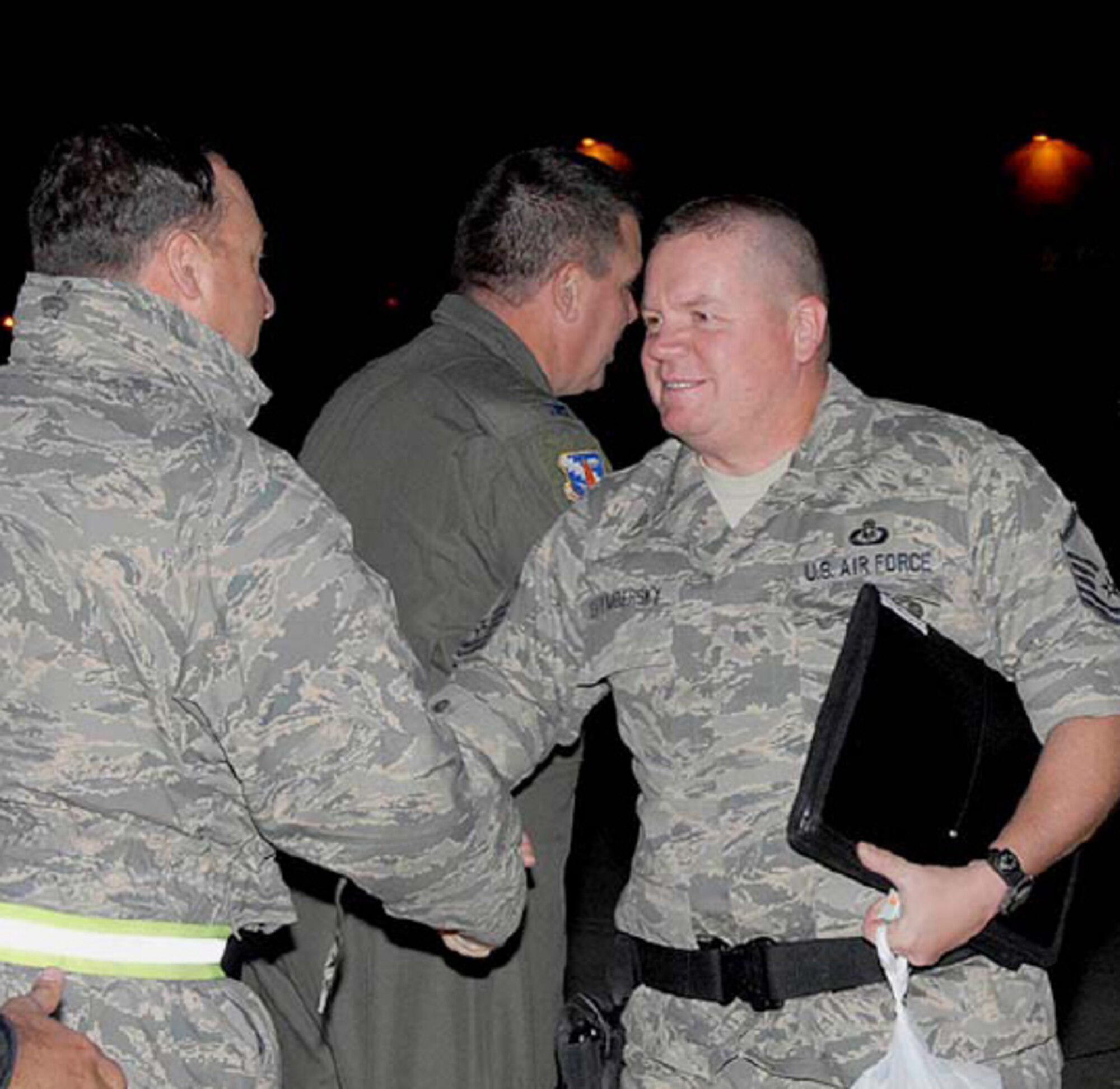 Master Sgt. Dan Svymbersky, an Aircrew Flight Equipment Specialist, shakes the hand of Maintenance Group Commander Lt. Col. Bart Welker before boarding for a flight to the Middle East as part of the Air Expeditionary Force (AEF) contingent that departed Peoria early morning October 5. Photo by Tech. Sgt. Todd Pendleton