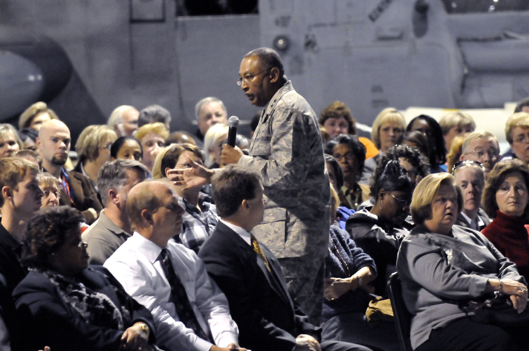 Maj Gen Gary T. McCoy, the new Air Force Global Logistics Support Center (AFLGSC) Commander visited Robins Dec. 1  to meet and greet the AFGLSC 638th Supply Chain Management Group (SCMG) workforce.  Gen. McCoy held a commander’s call  in the Century of Flight building at the Museum of Aviation and talked with employees at a  638th SCMG Christmas Open House following the commander's call. U. S. Air Force photo by Sue Sapp