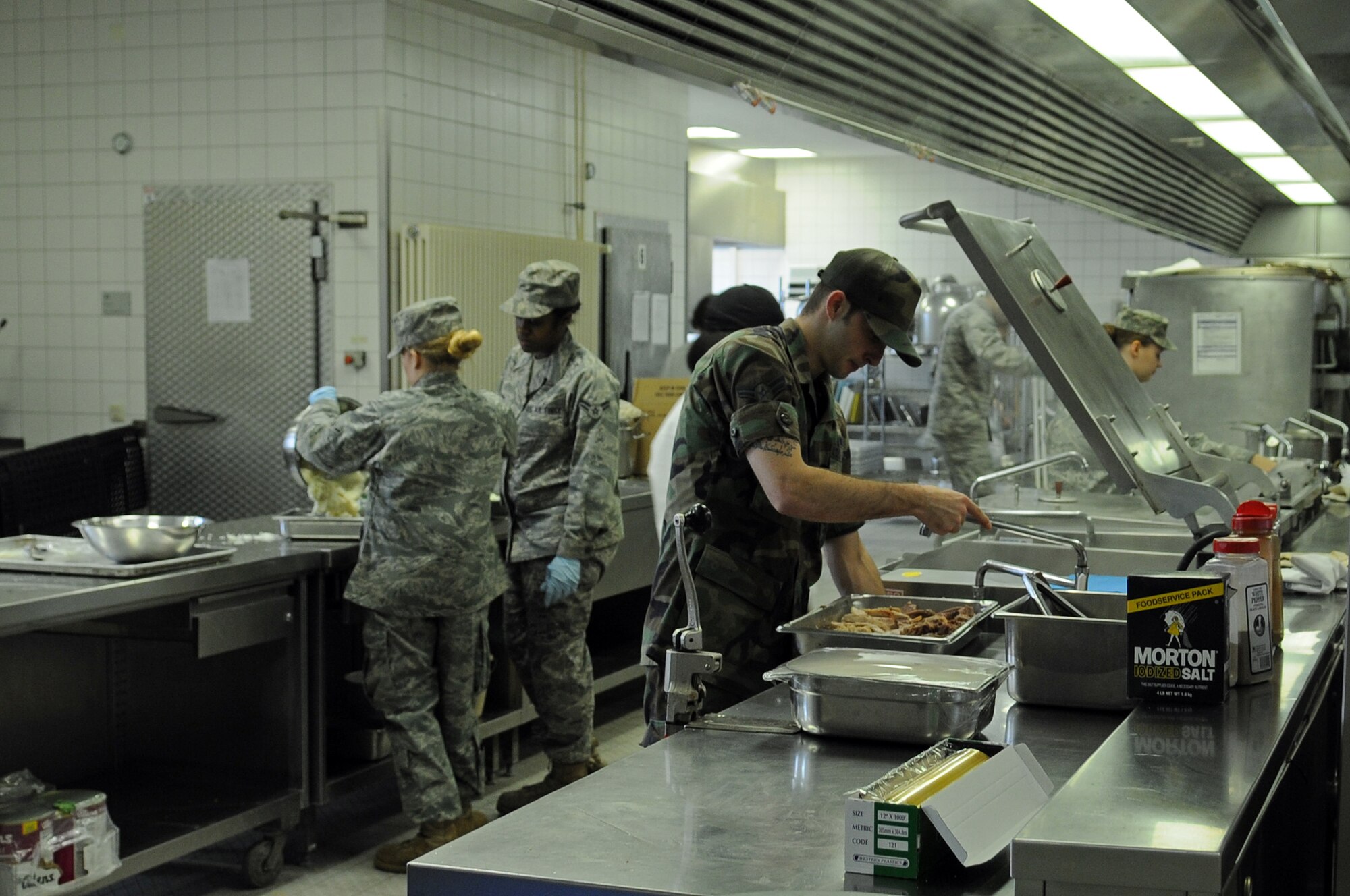 Airmen from the 435th Services Squadron cook Thanksgiving meals for airmen and families in the Rheinland Inn Dining Facility, Ramstein Air Base, Germany, Nov. 27, 2008. Over 500 people were served at the dining facility during the Thanksgiving feast. (U.S. Air Force photo by Airman 1st Class Grovert Fuentes-Contreras)