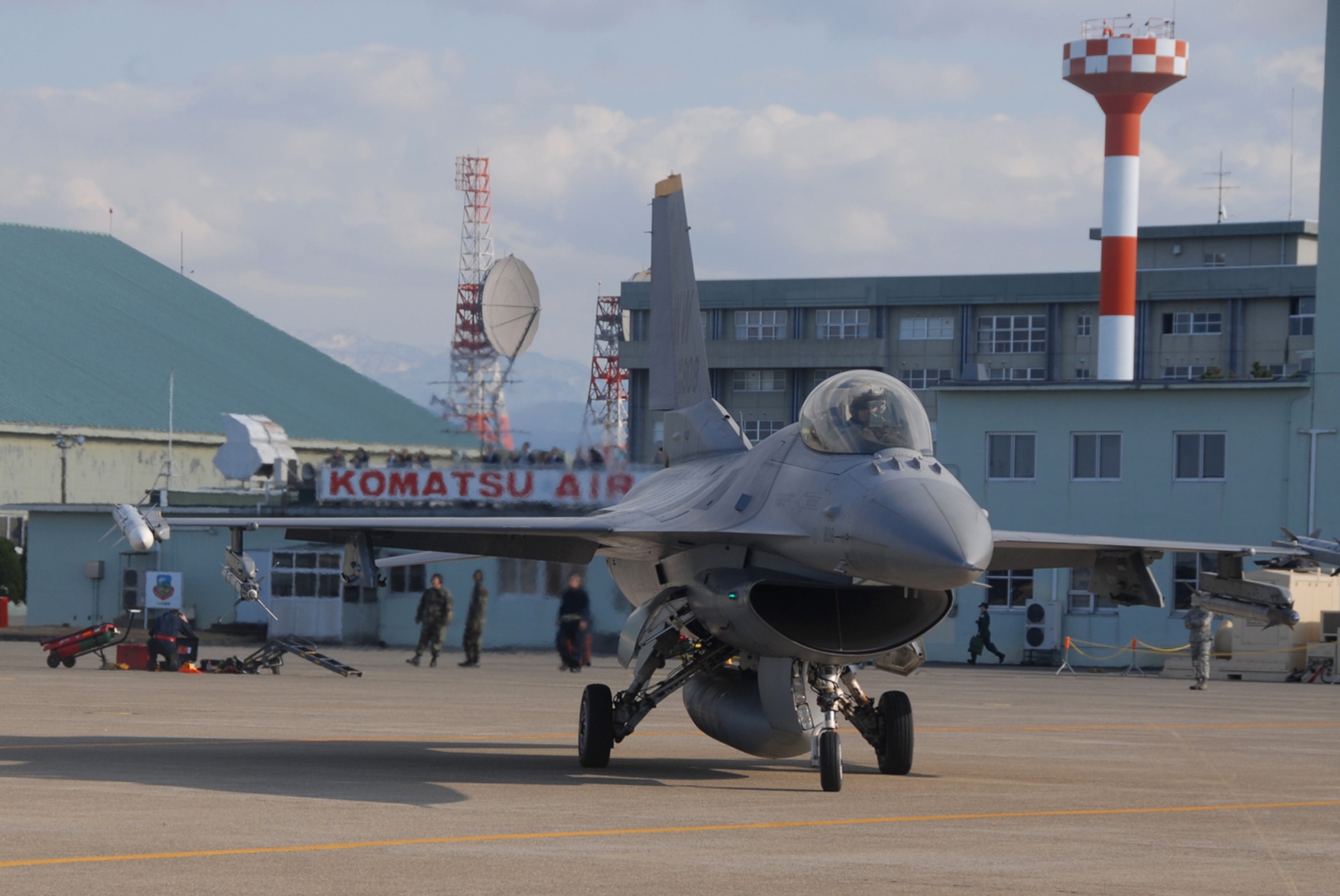 Komatsu Air Base, Japan -- A Misawa Air Base F-16 taxis to the runway at a Japan Air Self-Defense Force 6th Air Wing in Komatsu, Japan, Dec. 2, 2008. (U.S. Air Force photo by Staff Sgt. Kelly White)
