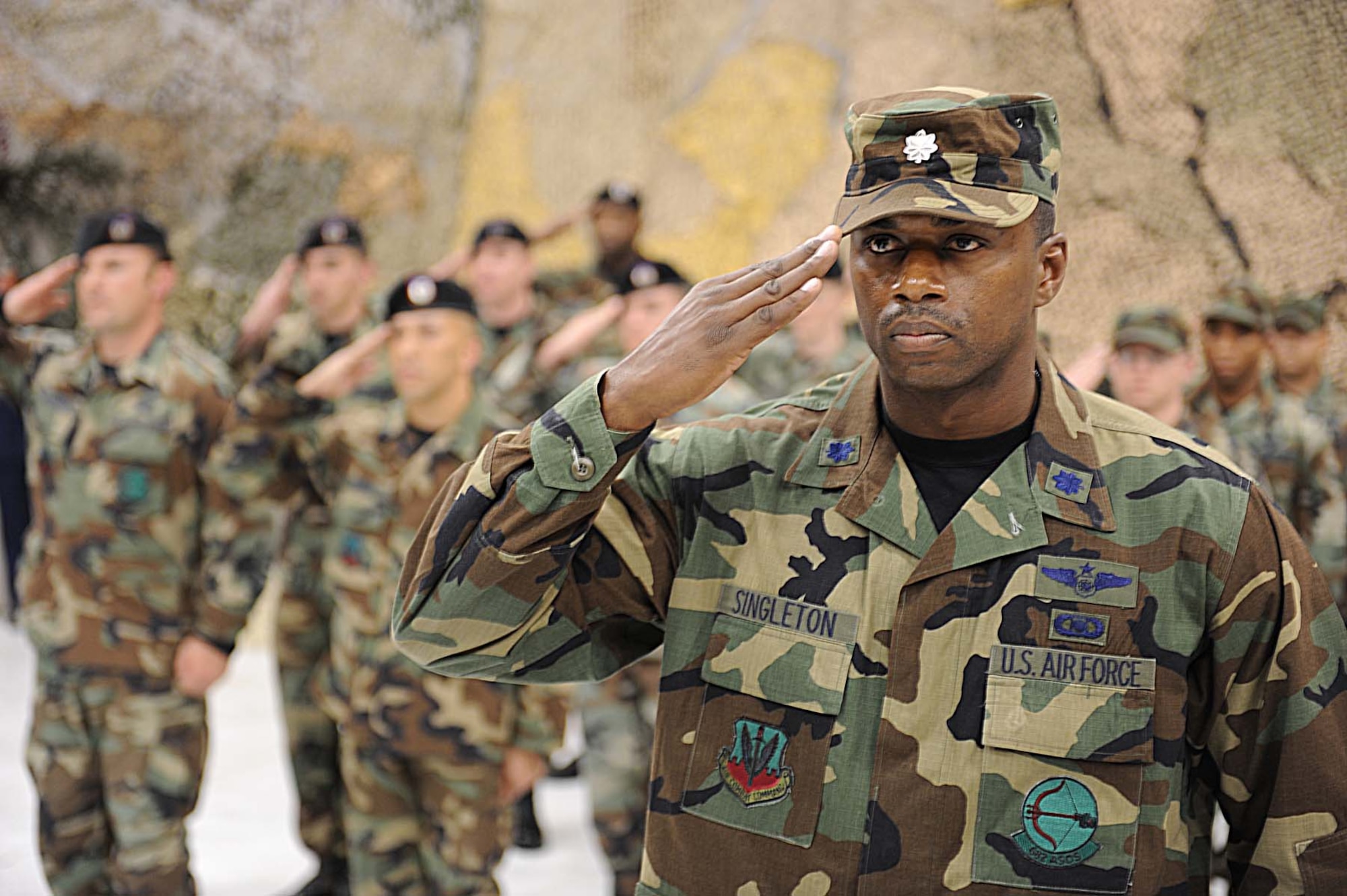 SHAW AIR FORCE BASE, SC -- Lieutenant Colonel Rodney Singleton, 682nd Air Support Operations Squadron director of operations, salutes Lt Col Dale P. Sinnott  during the 682nd Change of Command on December 5, 2008. Lt Col Sinnott recieved command of the 682nd ASOS from Lt Col Kenneth B. Craib. (U.S. Air Force photo/Senior Airman Matthew Davis)