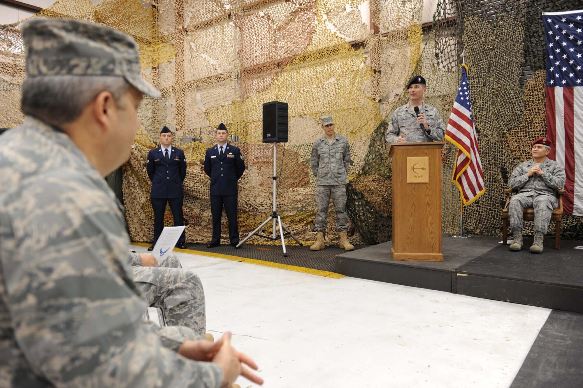 SHAW AIR FORCE BASE, SC -- Lieutenant Colonel Dale P. Sinnott speaks to Airmen of the 682nd Air Support Operations Squadron as their new commander during the 682nd Change of Command on December 5, 2008. Lt Col Sinnott recieved command of the 682nd ASOS from Lt Col Kenneth B. Craib. (U.S. Air Force photo/Senior Airman Matthew Davis)
