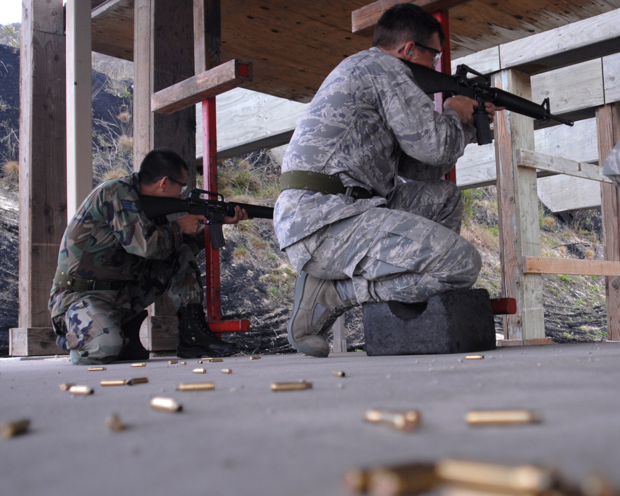 VANDENBERG AIR FORCE BASE, Calif.-- Airmen qualify on the M-16 while training to be security forces augmentees here, Dec. 4. (U.S. Air Force photo / Senior Airman Christopher Hubenthal)