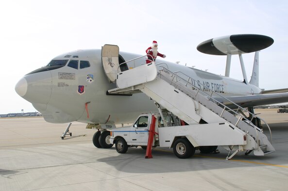 Santa Claus arrives at the 552 ACW Children’s Christmas Party on an E-3 Sentry and is greeted by Col. Pat Hoffman, commander, 552 ACW. Photo courtesy of 1Lt Kinder Blacke.