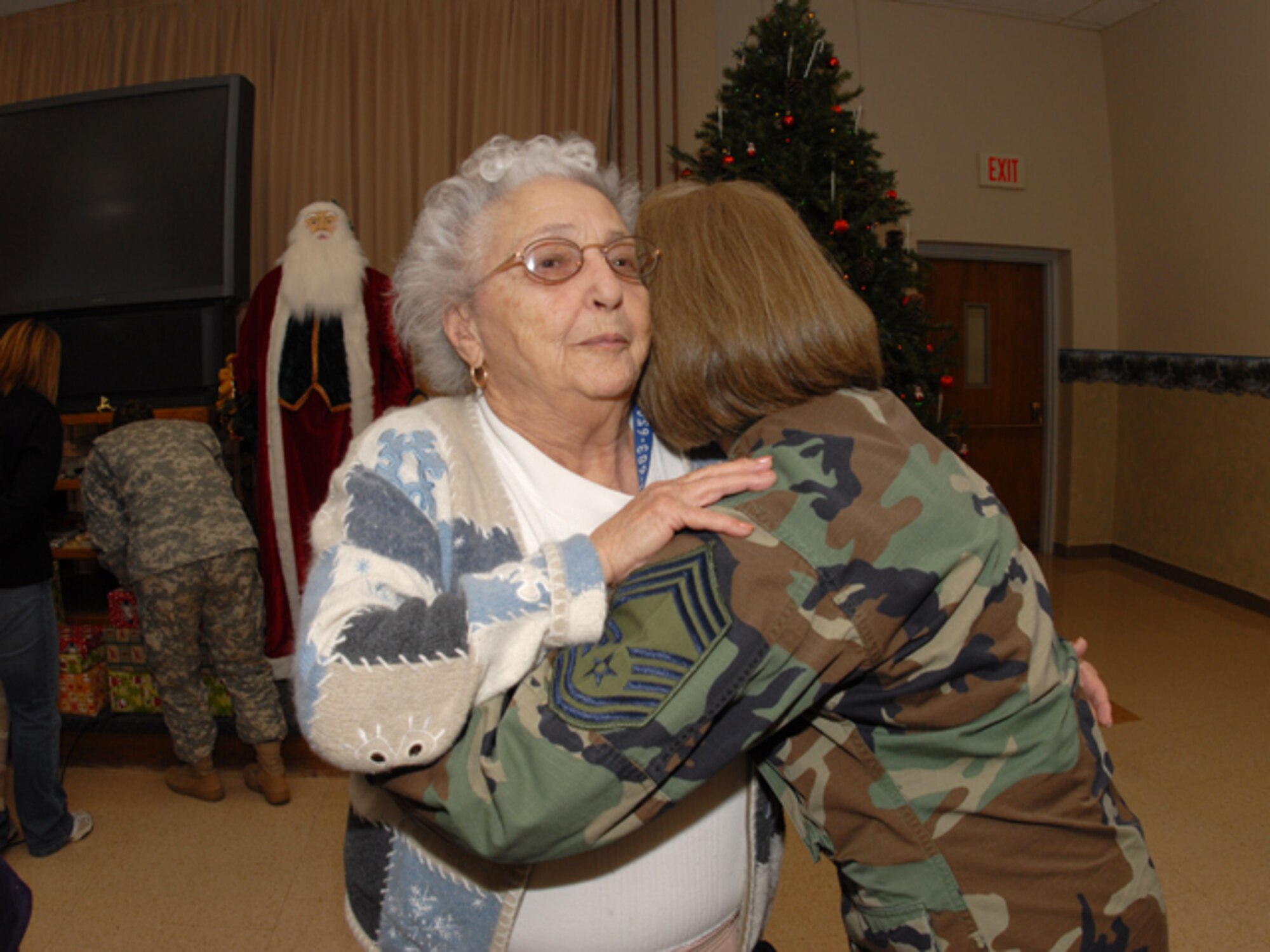 Chief Master Sgt. Paula Johnson, N.D. State Command Chief, hugs a Veteran at the North Dakota Veterans Home in Lisbon, N.D. on December, 19, 2007.   
