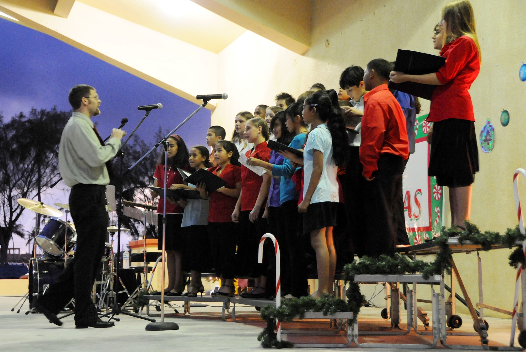 ANDERSEN AIR FORCE BASE, Guam - Andersen Middle School students sing carols at this years Christmas Tree Lighting celebration here Dec. 4. The Middle School was one of many performers that night. (U.S. Air Force photo by Airman 1st Class Courtney Witt)