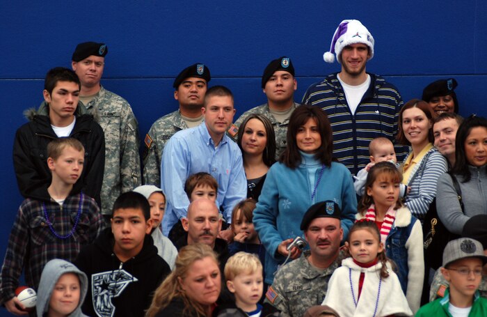 Beale Air Force Base members and their families, along with other local military families, pose for a group shot with Sacramento Kings center Spencer Hawes outside a Best Buy in Natomas Dec. 7. The basketball player helped sponsor 10 Beale families for a Season of Giving shopping spree. (Photo by Staff Sgt. Sarah Gregory)