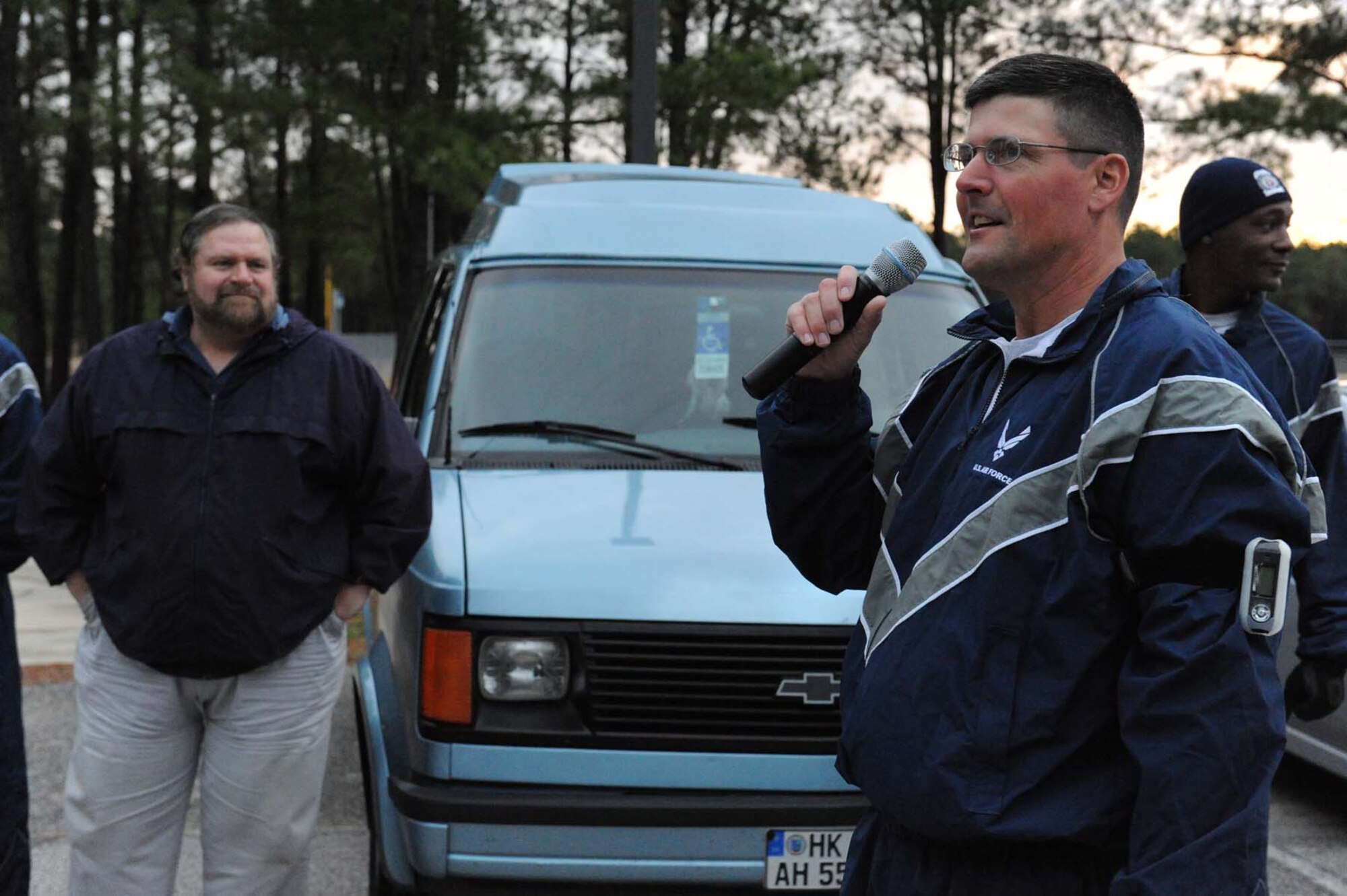 SHAW AIR FORCE BASE, S.C. -- Colonel David Van der Veer, 20th Operations Group commander, speaks to Airmen during the Shaw AFB monthly fun run on Dec. 12, 2008. Shaw AFB holds a fun run at least twice a month to keep airmen fit to fight.(U.S. Air Force photo/Senior Airman Matthew Davis)
