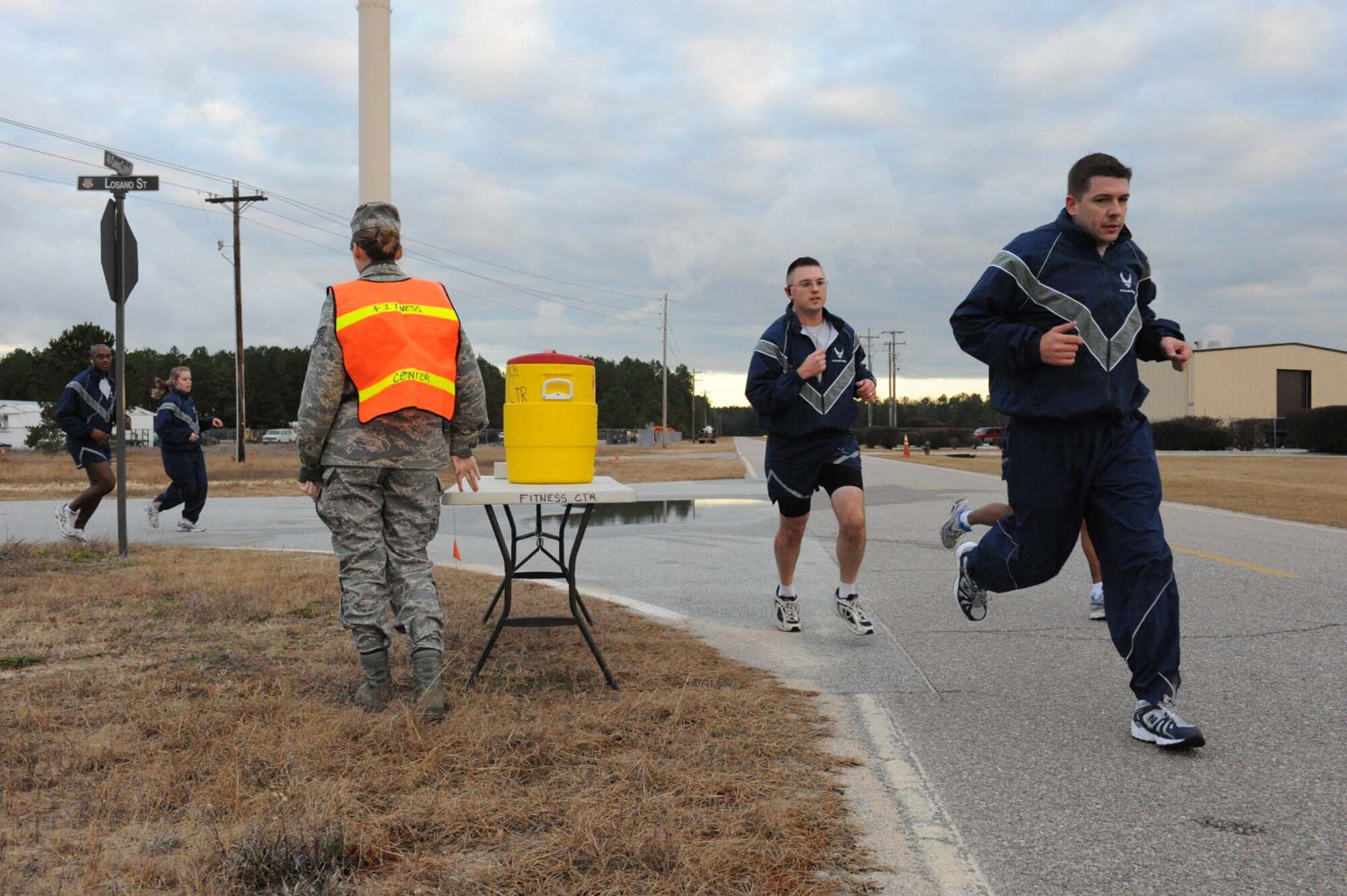 SHAW AIR FORCE BASE, S.C. -- Airmen from the 20th Fighter Wing run for 3.1 miles during the Shaw AFB monthly fun run on Dec. 12, 2008. Shaw AFB holds a fun run at least twice a month to keep airmen fit to fight.(U.S. Air Force photo/Senior Airman Matthew Davis)
