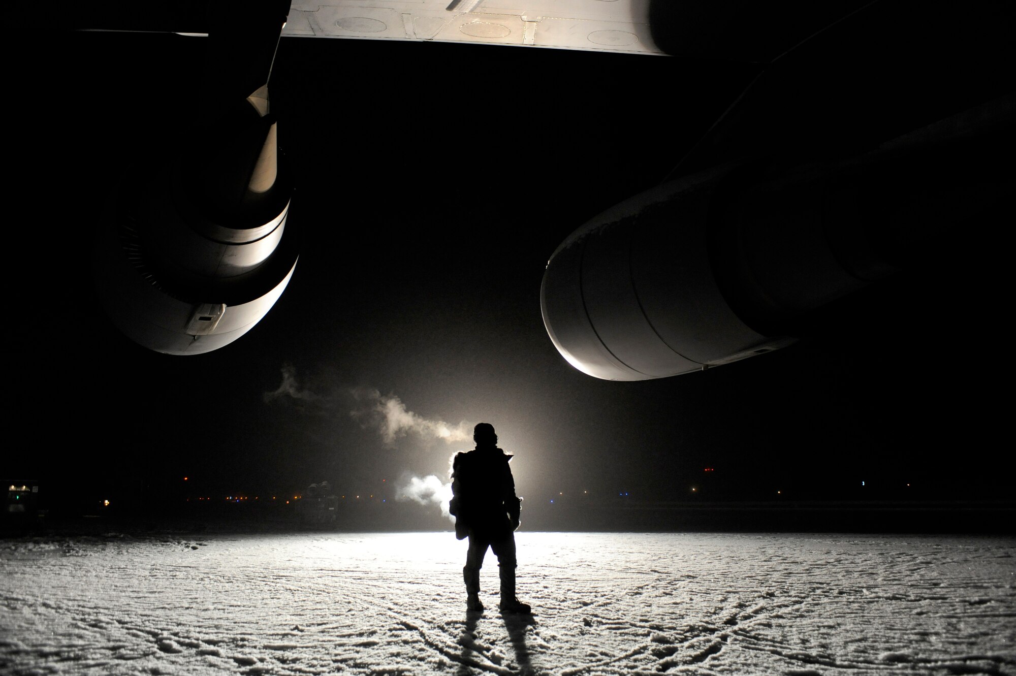 Master Sgt. Jorge Orama checks for leaks on a C-5M Super Galaxy engine after the aircraft sat outside for more than 24 hours in temperatures low as -25 degrees during a cold weather test Dec. 14, 2008, Eielson Air Force Base, Alaska.  Sergeant Orama is assigned to the Air Mobility Command Test and Evaluation Squadron, Detachment 1 at Edwards Air Force Base, Calif.  (U.S. Air Force photo/Senior Airman Jonathan Snyder)