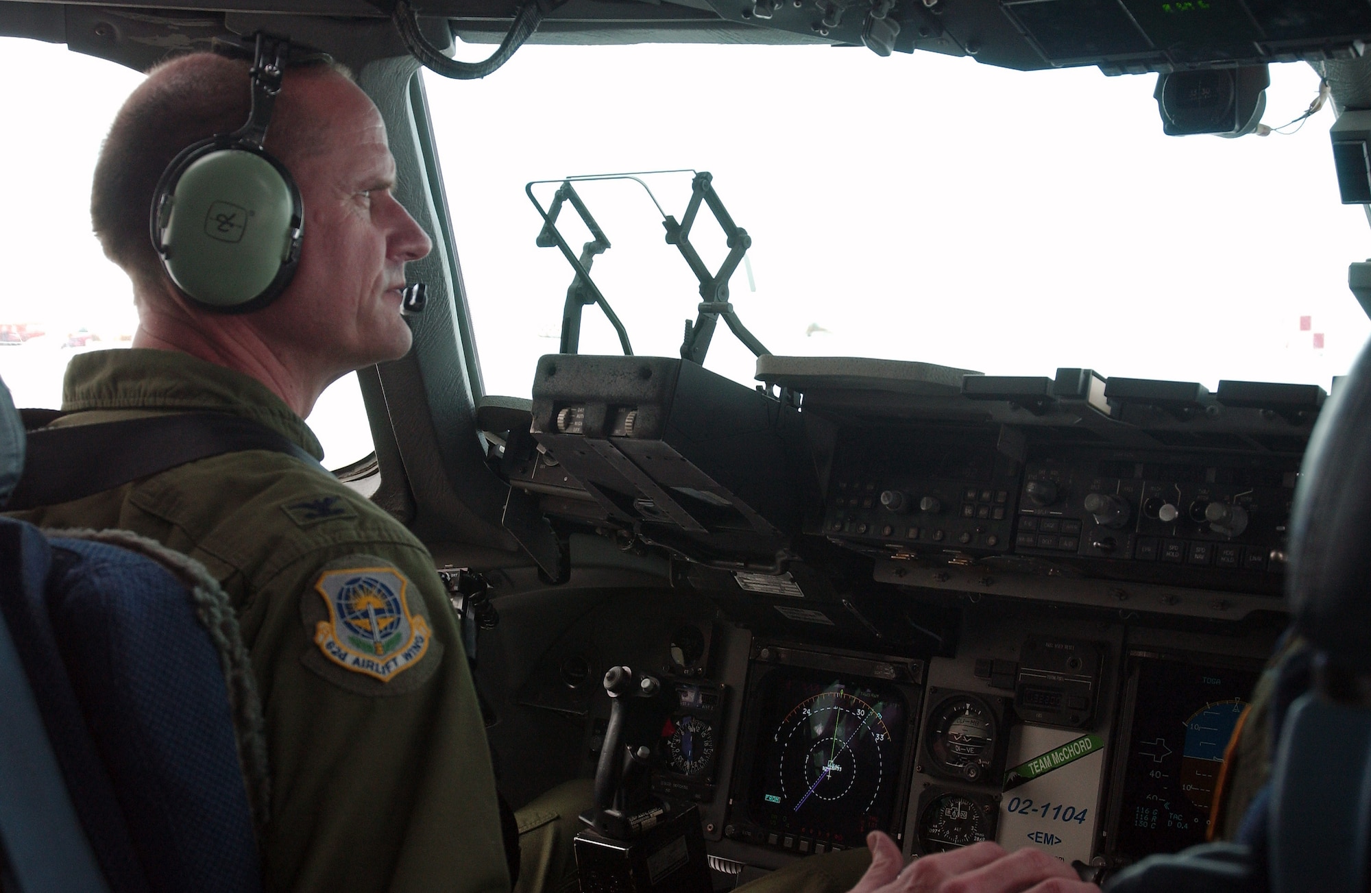 Col. Jeffrey Stephenson prepares to take off on a C-17 Globemaster III from the Pegasus ice runway, Antarctica, to Christchurch, New Zealand, during an Operation Deep Freeze mission Dec. 4. Colonel Stephenson is the 62nd Airlift Wing commander from McChord Air Force Base, Wash. (U.S. Air Force photo/Staff Sgt. Eric Burks) 
