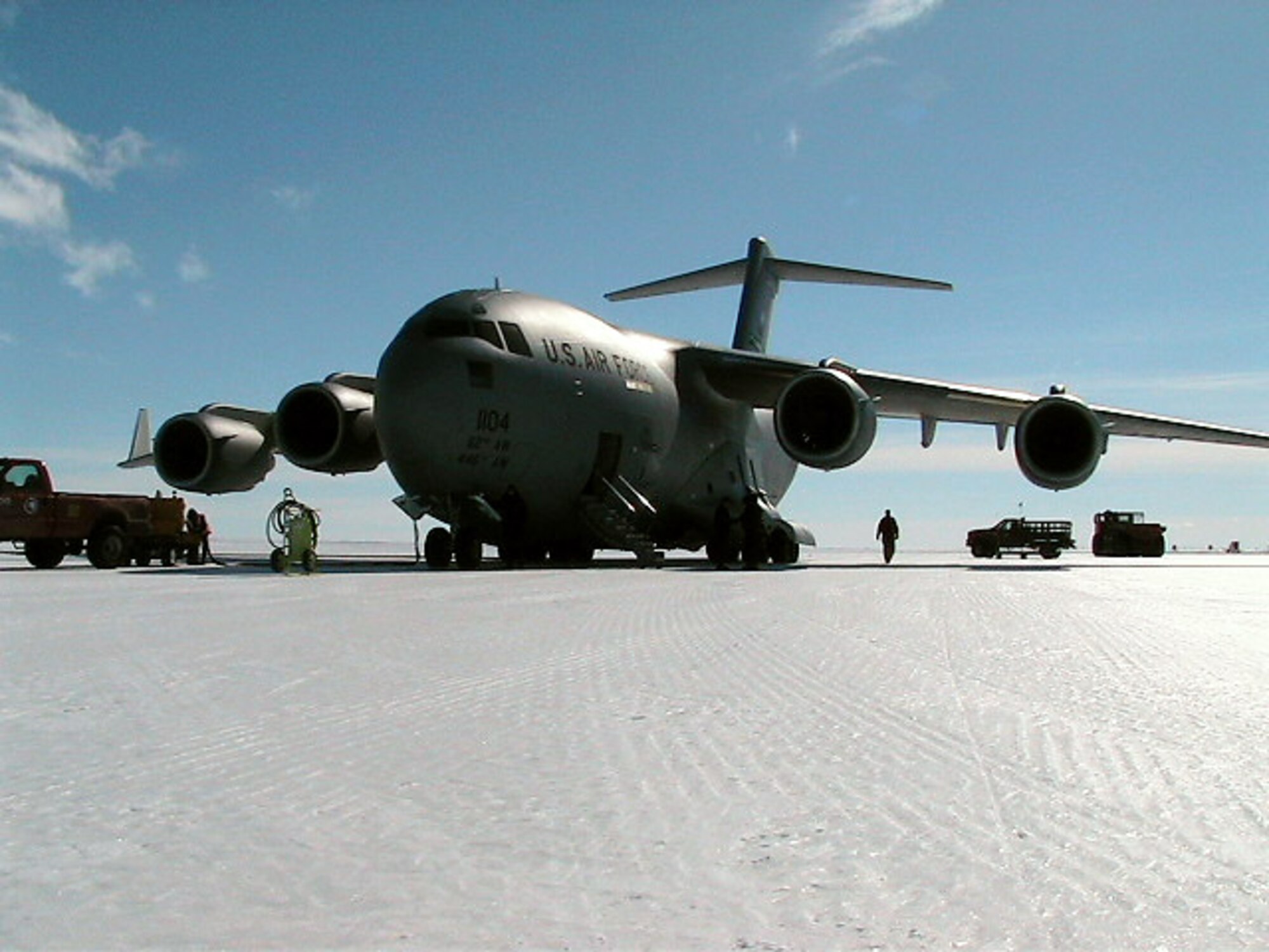 A C-17 Globemaster III sits on the Pegasus ice runway Dec. 1 near McMurdo Station, Antarctica. (U.S. Air Force photo/Col. Jeffrey Stephenson) 

