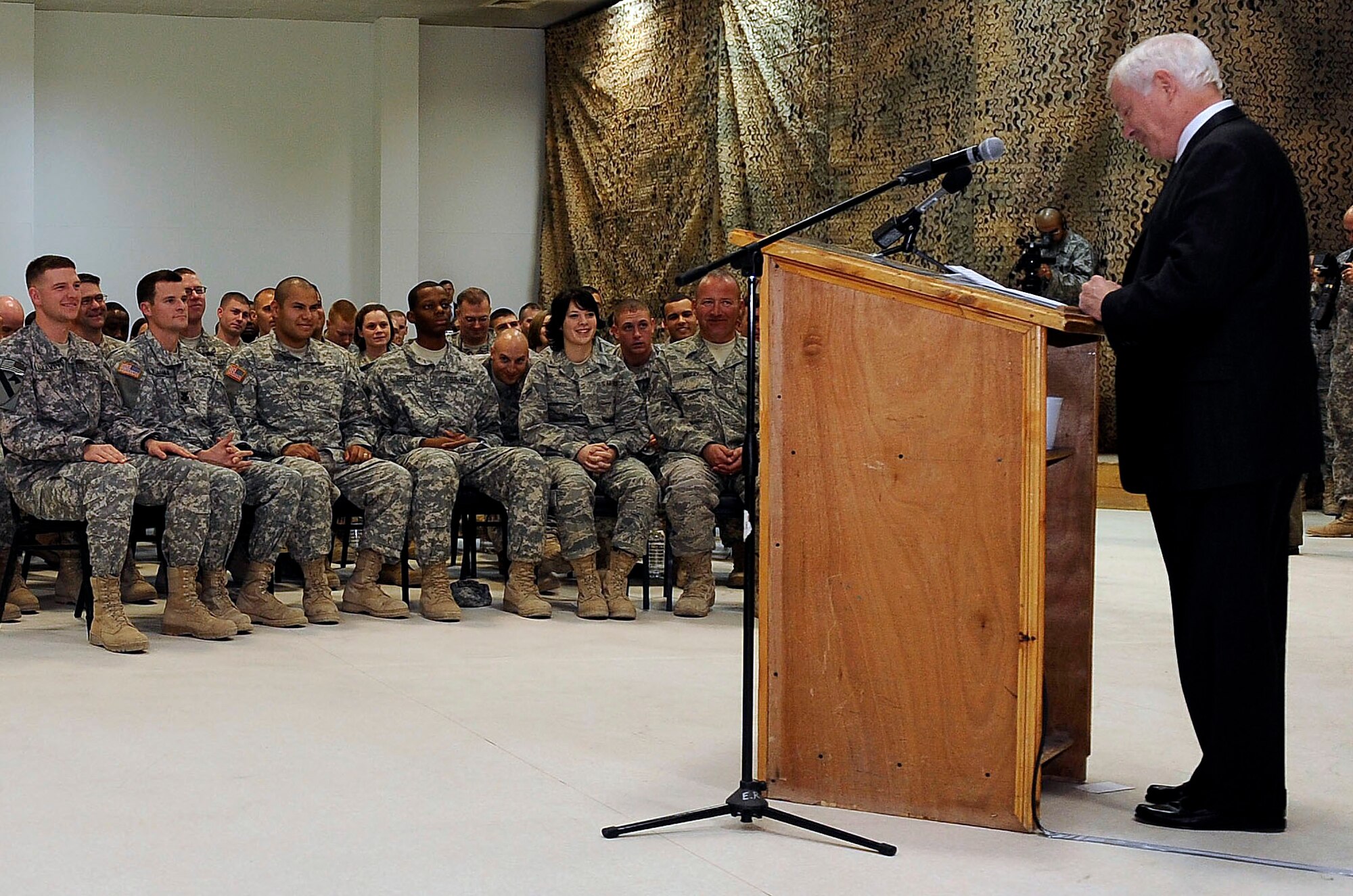 Secretary of Defense Robert Gates holds a town hall meeting with servicemembers at Joint Base Balad, Iraq, Dec. 13. Gates was in Iraq wrapping up a four-day tour of the Middle East meeting with regional commanders and troops. (U.S. Air Force photo/Tech. Sgt. Jerry Morrison)