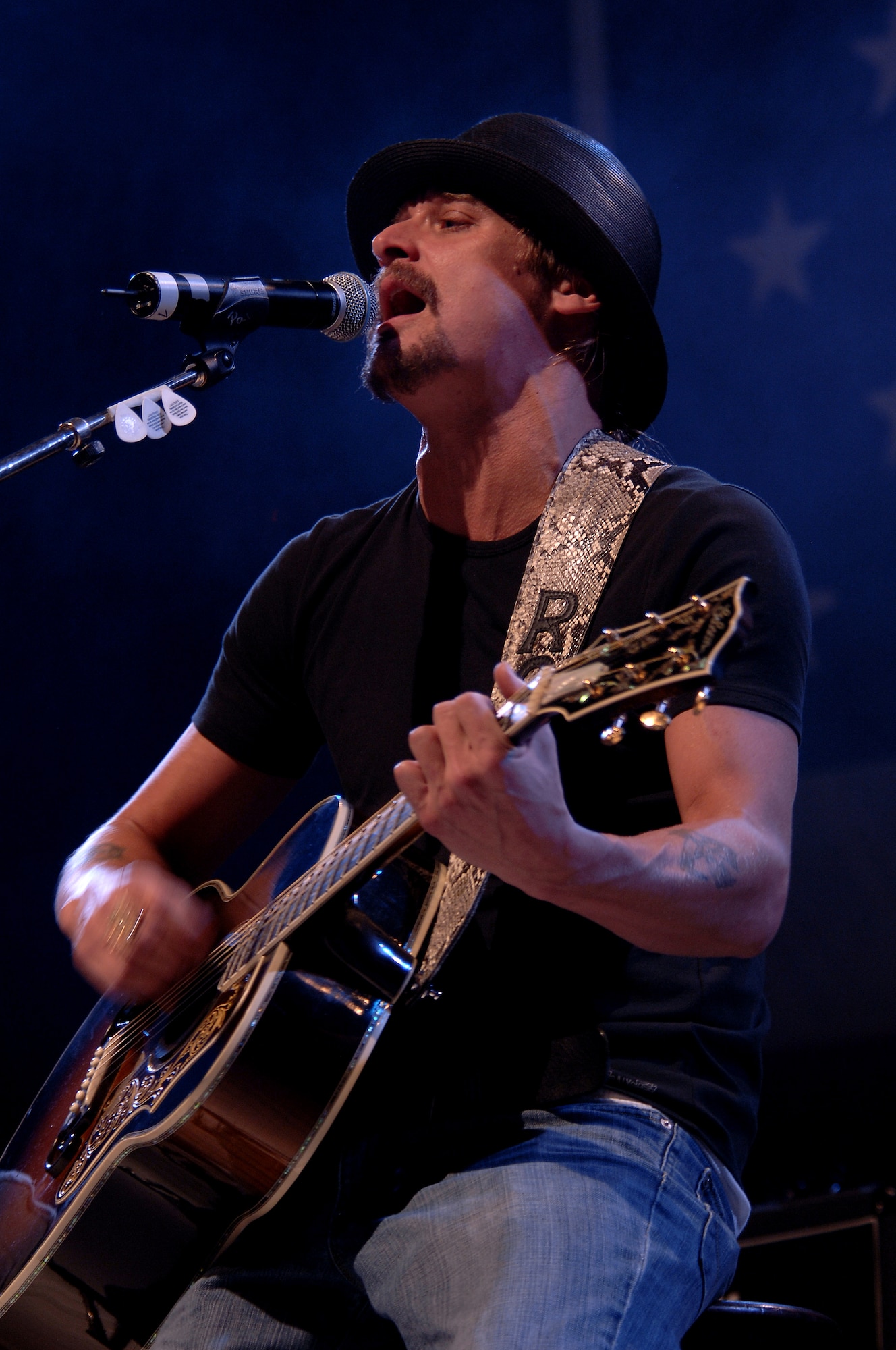 Kid Rock performs during the United Service Organizations (USO) Holiday Tour stop in Hanger 1 at Ramstein Air Base, Germany, Dec. 16, 2008. Other USO entertainers included Lewis Black and Kellie Pickler. (U.S. Air Force photo by Airman 1st Class Kenny Holston)