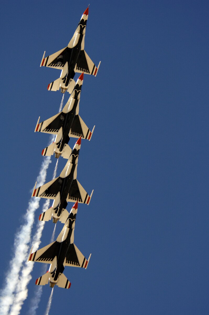 Keesler hosts Thunderbirds for air show > Keesler Air Force Base