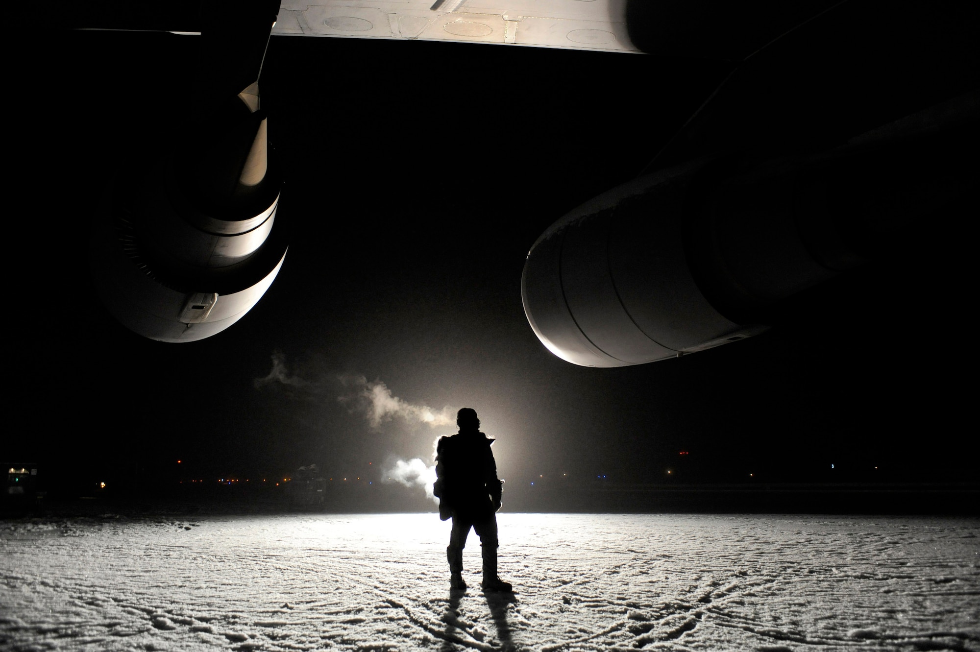 Master Sgt. Jorge Orama checks for leaks on a C-5M Super Galaxy engine after the aircraft sat outside for more than 24 hours in temperatures as low as minus 25 degrees during a cold weather test Dec. 14 at Eielson Air Force Base, Alaska. Sergeant Orama is assigned to the Air Mobility Command Test and Evaluation Squadron Det. 1 at Edwards AFB, Calif. (U.S. Air Force photo/Senior Airman Jonathan Snyder) 

