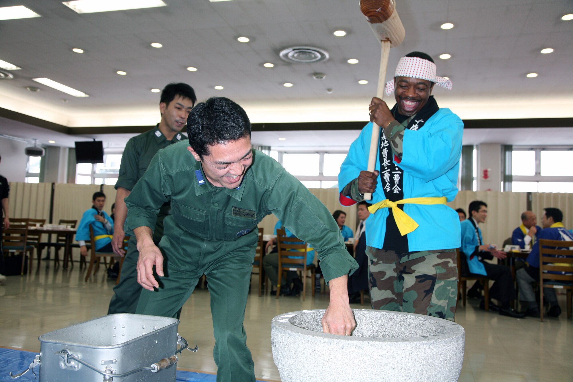 Senior Master Sgt. Tony Mills takes a turn pounding rice during a traditional Japanese New Year Mochitsuki ceremony Dec. 12 at the Japan Air Self Defense Force's Chitose Air Base. Sergeant Mills is assigned to the 13th Air Force, Det. 1. He and about 70 Airmen from the 18th Wing participated in a bilateral training event with the JASDF's 2nd Air Wing as part of the Aviation Training Relocation program. (Courtesy photo) 
