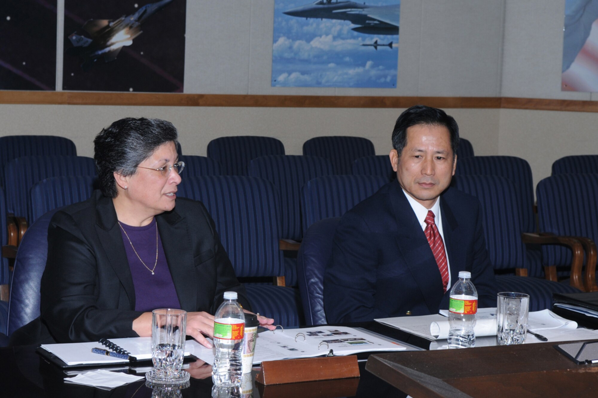 Air Force Personnel Center Executive Director Sheila Earle and Taiwan's Administrative Deputy Minister of Defense Lt. Gen. Yu-Pao Lin discuss personnel topics in the AFPC Conference Center Dec. 12, 2008. A delegation from the Taiwan air force visited AFPC, Randolph AFB, Texas, to gain knowledge on how to establish and all-volunteer force. (U.S. Air Force photo by Joel Martinez)