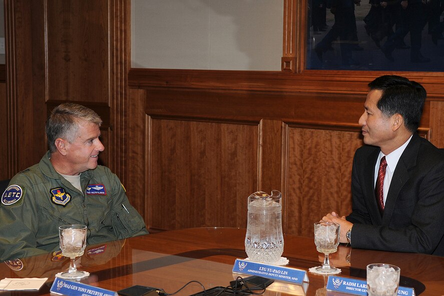 Taiwan's Administrative Deputy Minister of Defense Lt. Gen. Yu-Pao Lin discusses personnel topics with Maj. Gen. Tony Przybyslawski, Vice Commander, headquarters Air Education and Training Command, Randolph Air Force Base, Texas. A delegation from the Taiwan air force visited the Air Force Personnel Center Dec. 12, 2008, to gain knowledge on how to establish an all-volunteer force. (U.S. Air Force photo by Joel Martinez)