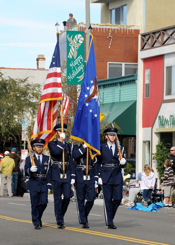 LAAFB Participates in El Segundo Holiday Parade > Los Angeles Air Force