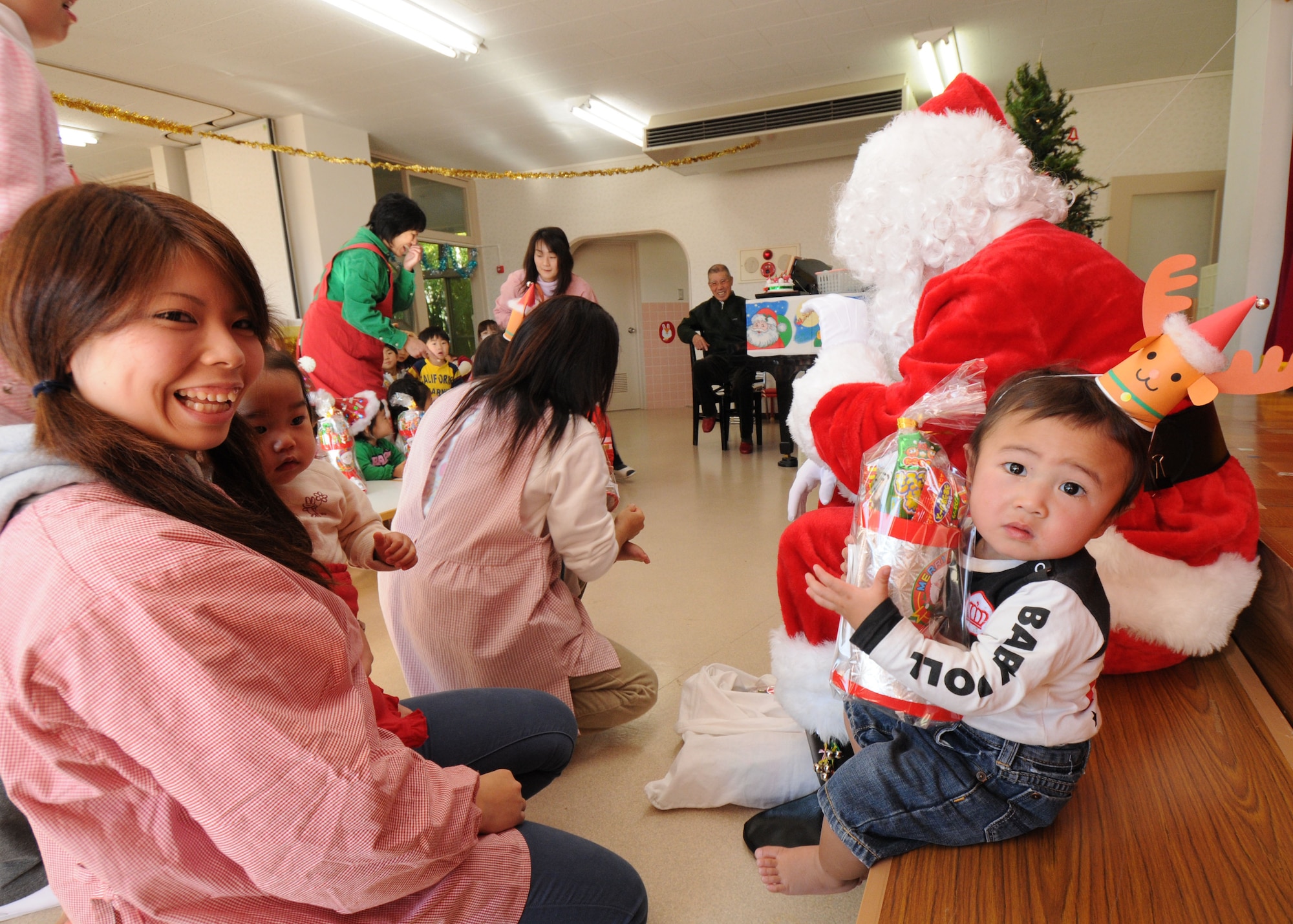 YOKOTA AIR BASE, Japan -- Airman Sean "Santa"  Martin from the 374th Airlift Wing Public Affairs office  visits children at the Taisho elementary school, Hinoda City, Dec. 18. During his visit Santa handed out gifts and answered the childrens questions.
(U.S. Air Force photo by Senior Airman Veronica Pierce)