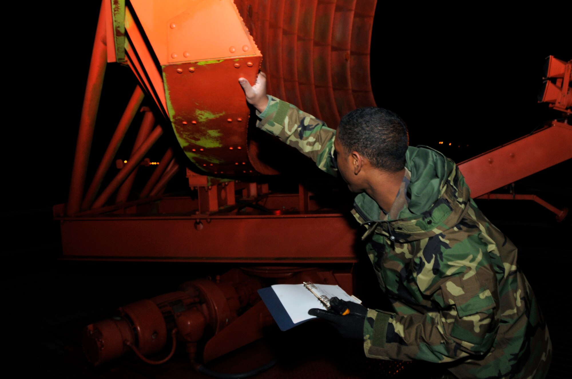 Airman 1st Class Lawrence Stafford, 48th Communications Squadron ground radar systems apprentice, manually rotates the airport surveillance radar antenna to insure it has full motion Dec. 9 at RAF Lakenheath, England. Weekly inspections on the airport surveillance radar antenna must be performed to ensure proper operation. (U.S. Air Force photo by Airman 1st Class Perry Aston)