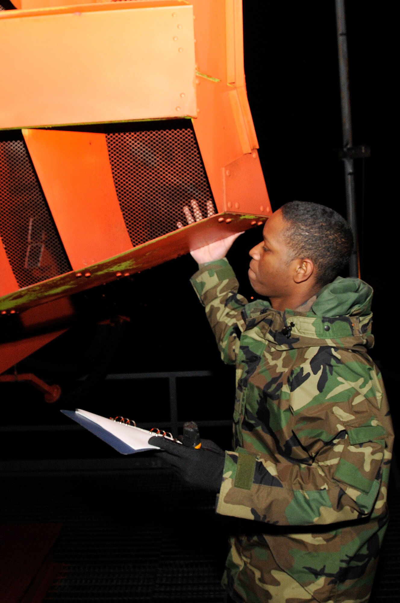 Airman 1st Class Lawrence Stafford, 48th Communications Squadron ground radar systems apprentice, manually rotates the airport surveillance radar antenna to insure it has full motion Dec. 9 at RAF Lakenheath, England. Weekly inspections on the airport surveillance radar antenna must be performed to ensure proper operation. (U.S. Air Force photo by Airman 1st Class Perry Aston)