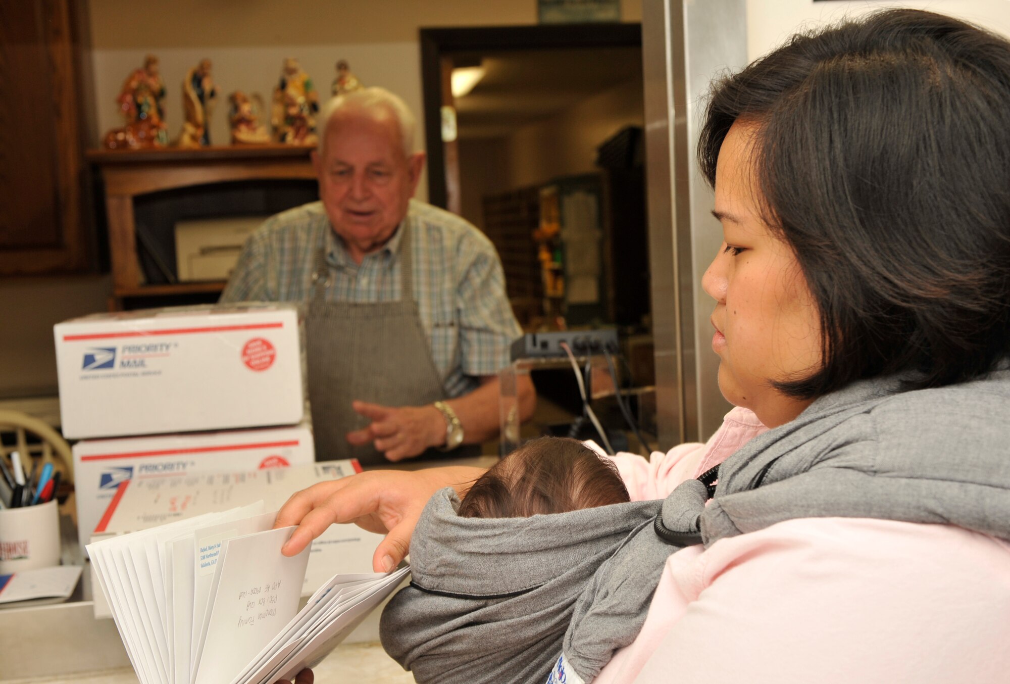 MOODY AIR FORCE BASE, Ga. -- Mary Gonzalez makes a stop at the base post office to mail off her holiday packages and cards Dec. 18 here. Each year the U.S. Postal Service provides a list of cut off dates to ensure that packages sent to loved ones stateside and overseas are received in time for the holidays. (U.S. Air Force photo by Senior Airman Schelli Jones)