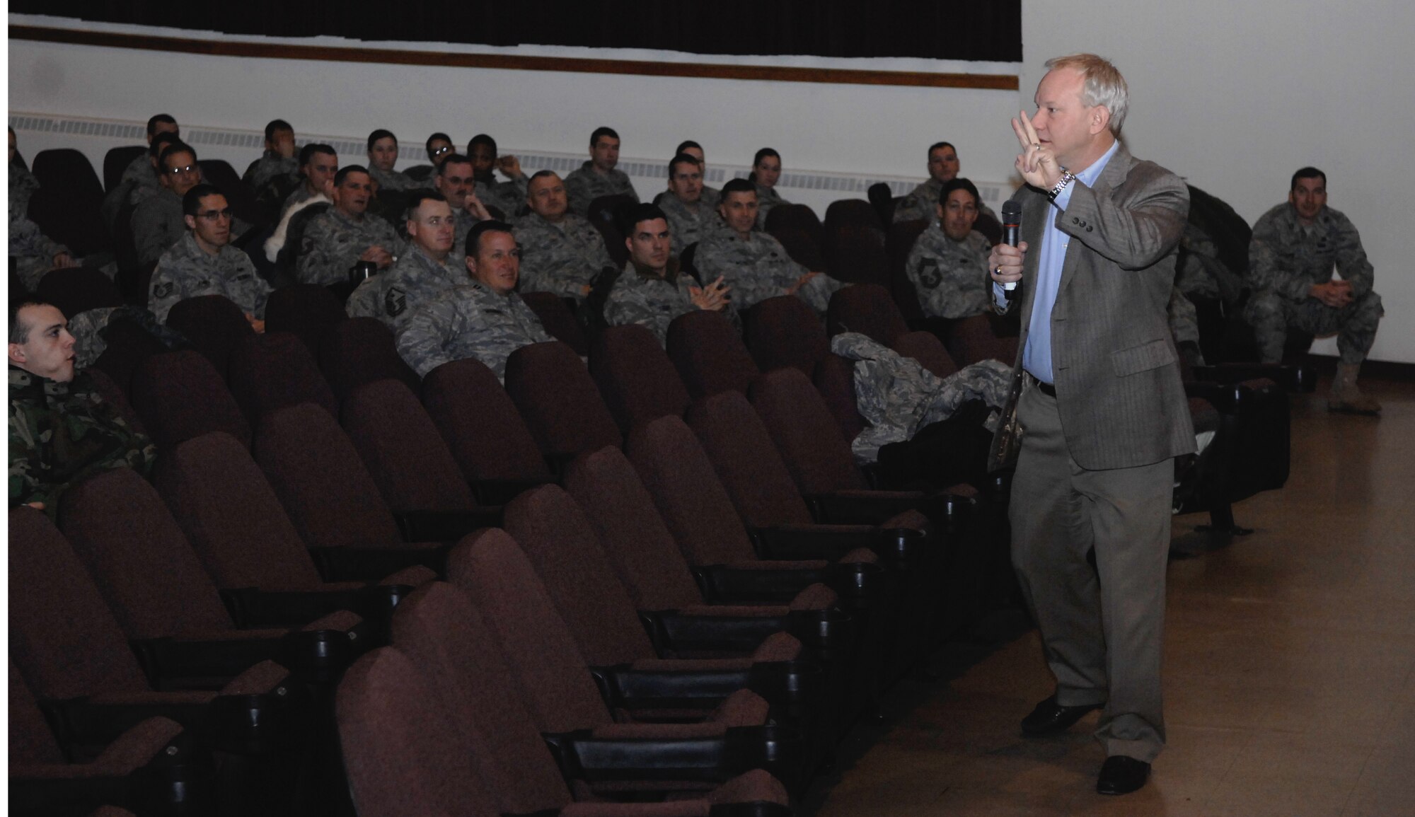 MINOT AIR FORCE BASE, N.D. -- Retired Lt. Col. Jeffrey Zink, 5th Mission Support Group guest speaker, gives Airmen from the 5th Bomb Wing and 91st Missile Wing a motivational speech here Dec. 17 to 19. The purpose of the guest speaker was to mentor Warbirds and Rough Riders through ethics and leadership enrichment. (U.S. Air Force photo by Airman 1st Class Benjamin Stratton)
