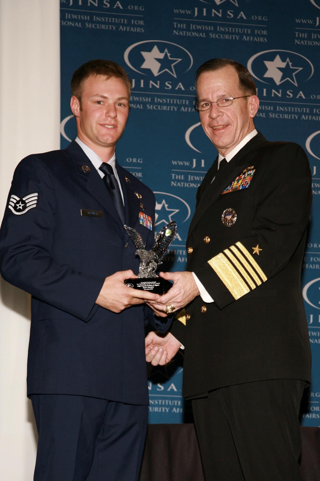 Staff Sgt. Zachary J. Rhyner, a special tactics combat controller assigned to the 21st Special Tactics Squadron at Pope Air Force Base, N.C., recieves the Jewish Institute for National Security Affairs Grateful Nation Award from Adm. Michael Mullen, Chairman of the Joint Chiefs of Staff, during the Grateful Nation Award Ceremony Dec. 8 2008.(Courtesy photo)