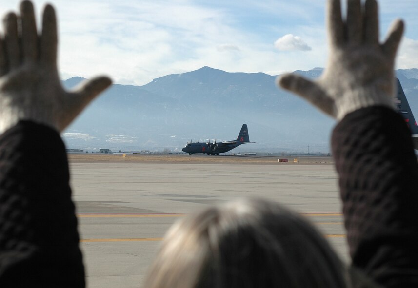 Col. James J. Muscatell, Jr. taxis his C-130H3 to its parking spot Dec. 22, 2008, while 302nd Airlift Wing protocol officer Charlie Kiley cheers him on the Peterson Air Force Base flightline in Colorado. Colonel Muscatell, commander of the airlift wing, performed his final flight before taking command of the 403rd AW at Keesler AFB, Miss., slated for mid-January 2009. Known as a "fine flight," a pilot is congratulated and recognized for their service to their squadron with a ceremonial gathering directly after the flight. (U.S. Air Force photo/Stephen J. Collier)