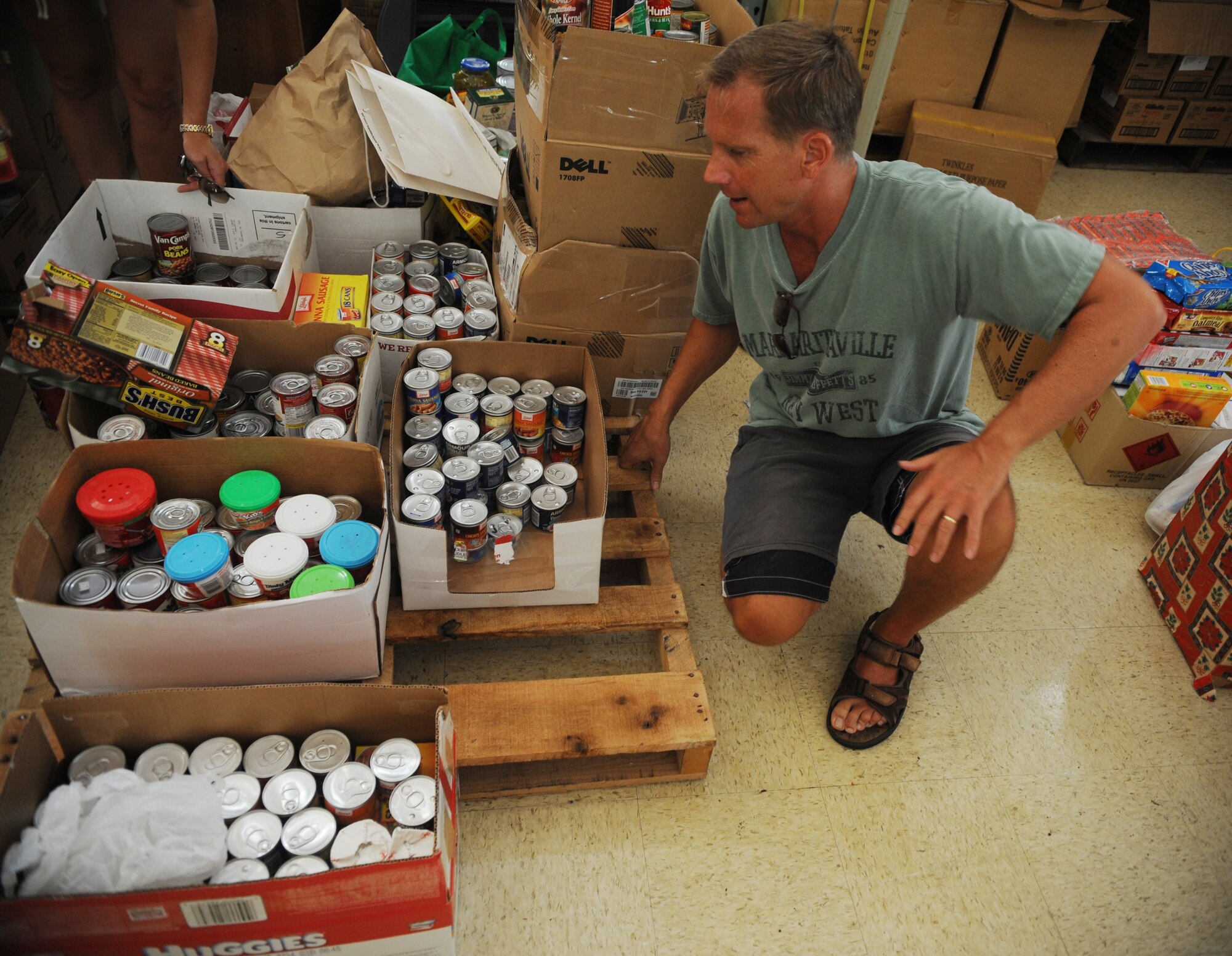 Lt. Col. Jack Barnes 506th Expeditionary Air Refueling Squadron, KC-135 Stratotanker pilot, sorts canned goods and Christmas gifts at the Salvation Army on Guam, Christmas Eve Dec. 24. The canned goods and gifts will be handed out on Christmas Day to local families. Lt. Col. Barnes is deployed from the 171st Air Refueling Wing, Pittsburg, Pa. to Andersen Air Force Base in support of Pacific refueling operations and the continuous bomber presence mission.  

(U.S. Air Force photo/ Master Sgt. Kevin J. Gruenwald) released





















  












 

























.
(U.S. Air Force photo/ Master Sgt. Kevin J. Gruenwald) released


















  












 

























