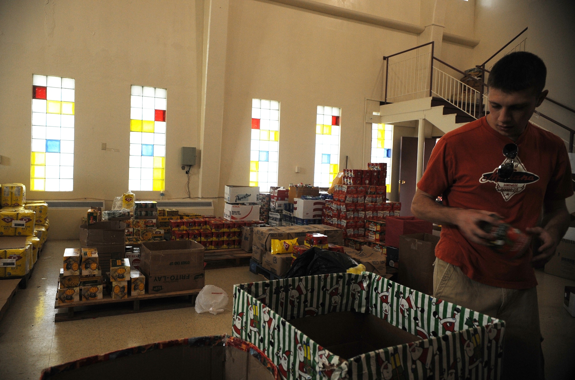 Senior Airman Brandon Cousins, 506th Expeditionary Air Refueling Squadron, computer maintenance technician
sorts canned goods and Christmas gifts at the Salvation Army on Guam, Christmas Eve Dec. 24. The canned goods and gifts will be handed out on Christmas Day to local families. Sgt. Cousins is deployed from the 171st Air Refueling Wing, Pittsburg, Pa. to Andersen Air Force Base in support of Pacific refueling operations and the continuous bomber presence mission.  

(U.S. Air Force photo/ Master Sgt. Kevin J. Gruenwald) released





















  












 

























.
(U.S. Air Force photo/ Master Sgt. Kevin J. Gruenwald) released


















  












 

























