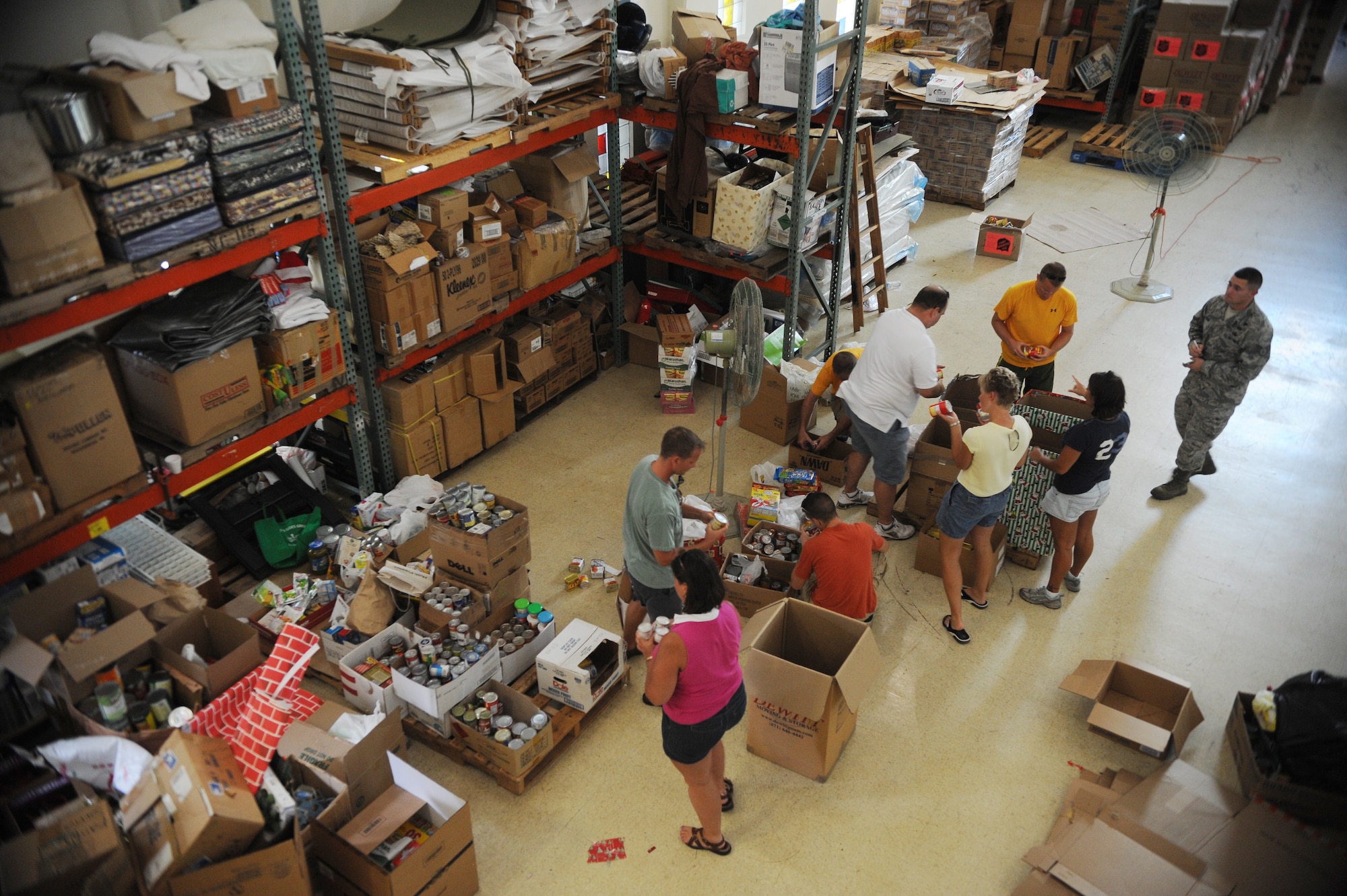 Air Force members from 506th Expeditionary Air Refueling Squadron sort canned goods and Christmas gifts at the Salvation Army on Guam, Christmas Eve Dec. 24. The canned goods and gifts will be handed out on Christmas Day to local families. The 506th EARS is deployed from Pittsburg, Pa. to Andersen Air Force Base in support of Pacific refueling operations. 

(U.S. Air Force photo/ Master Sgt. Kevin J. Gruenwald) released





















  












 

























.
(U.S. Air Force photo/ Master Sgt. Kevin J. Gruenwald) released


















  












 

























