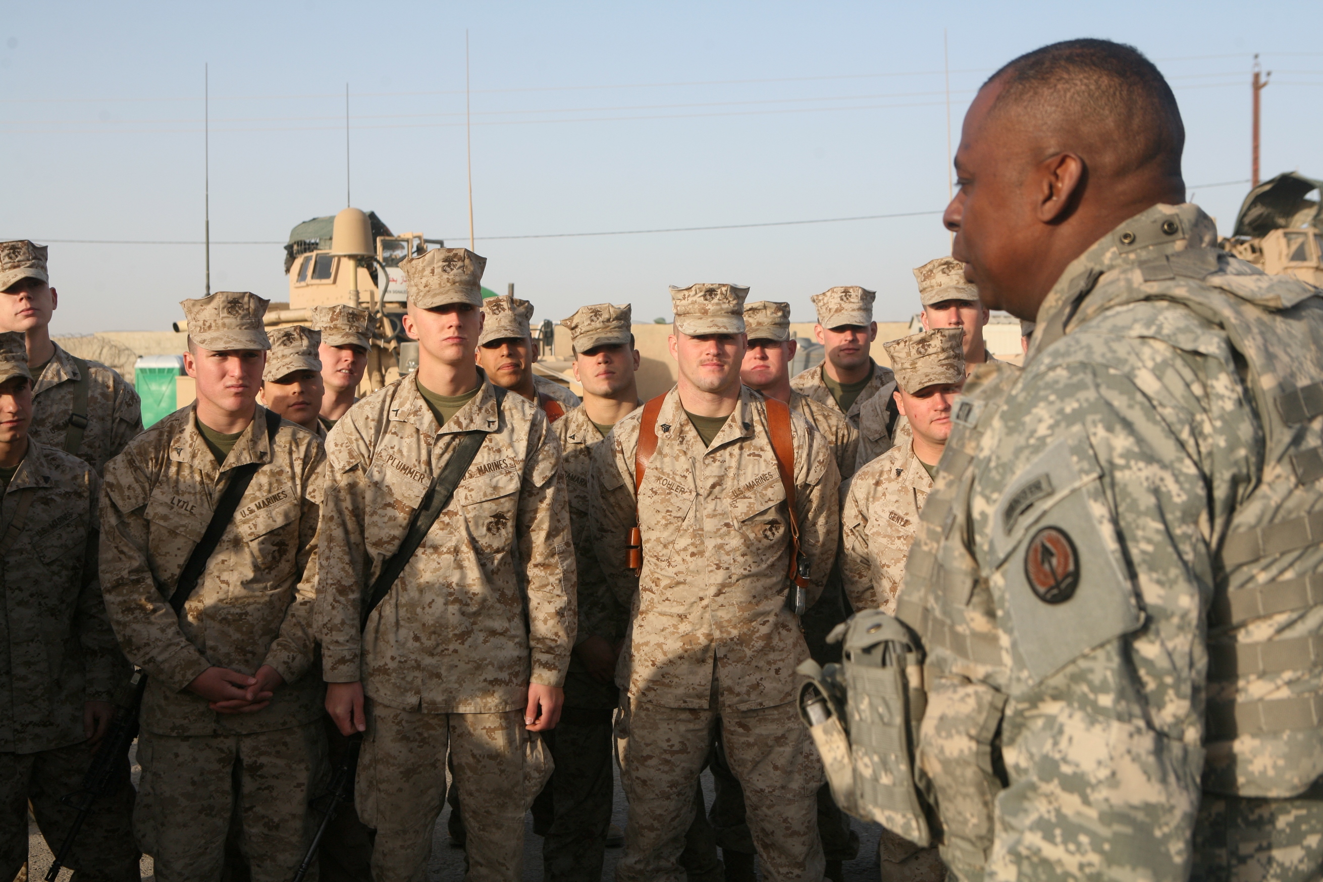 Mnc I Commander Makes Holiday Visit 1st Marine Division News Article Display