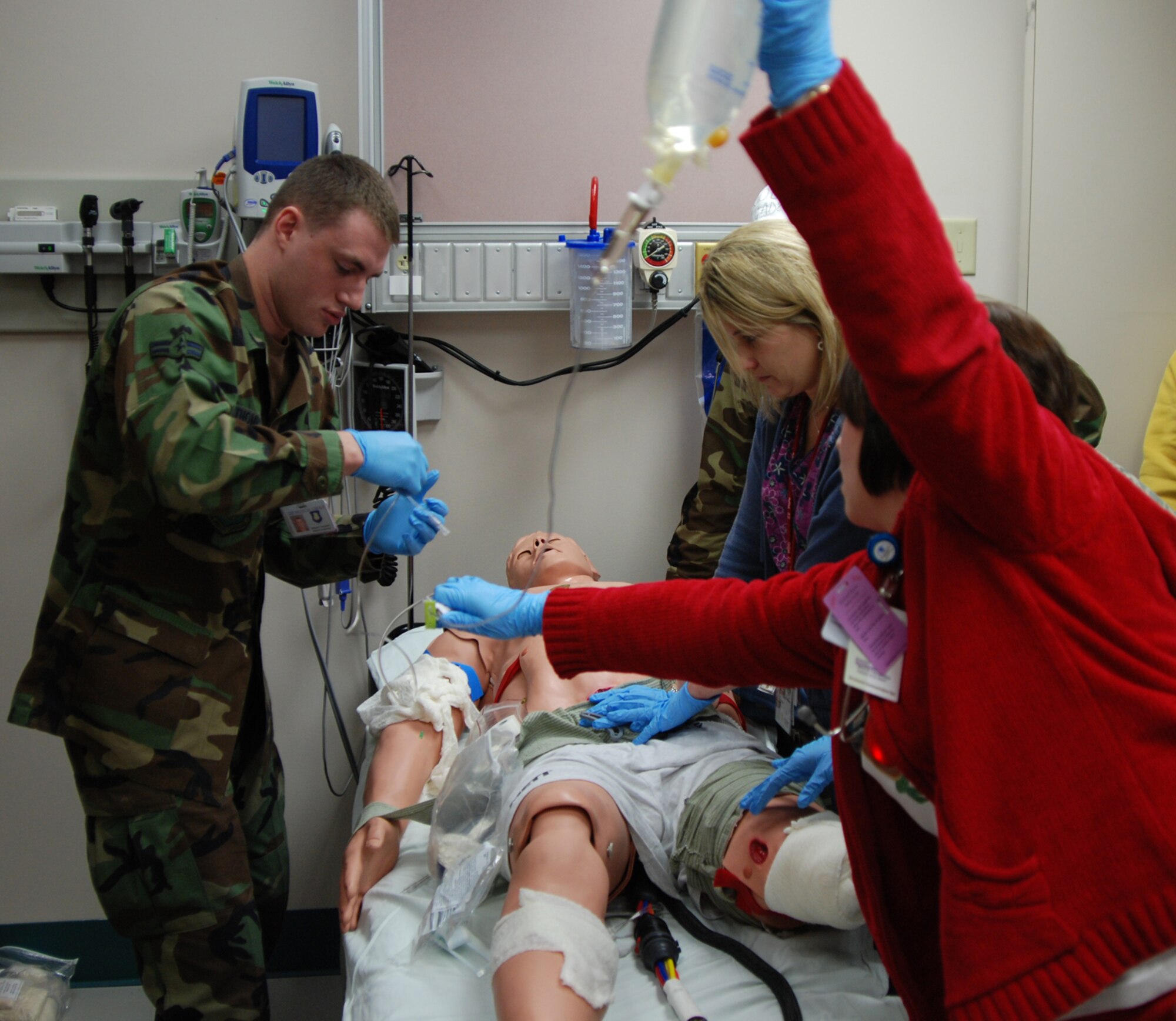 MCCONNELL AIR FORCE BASE, Kan. -- Medics administer real intravenous medication into METI, a high-tech, patient simulator Dec 24 at the base clinic. The human-like dummy responds to the treatment given by medics from a computer that controls his physical impulses. In turn, medics get a more realistic feel of how a live patient would respond to treatment out in the field. (Photo by Airman 1st Class Jessica Lockoski)