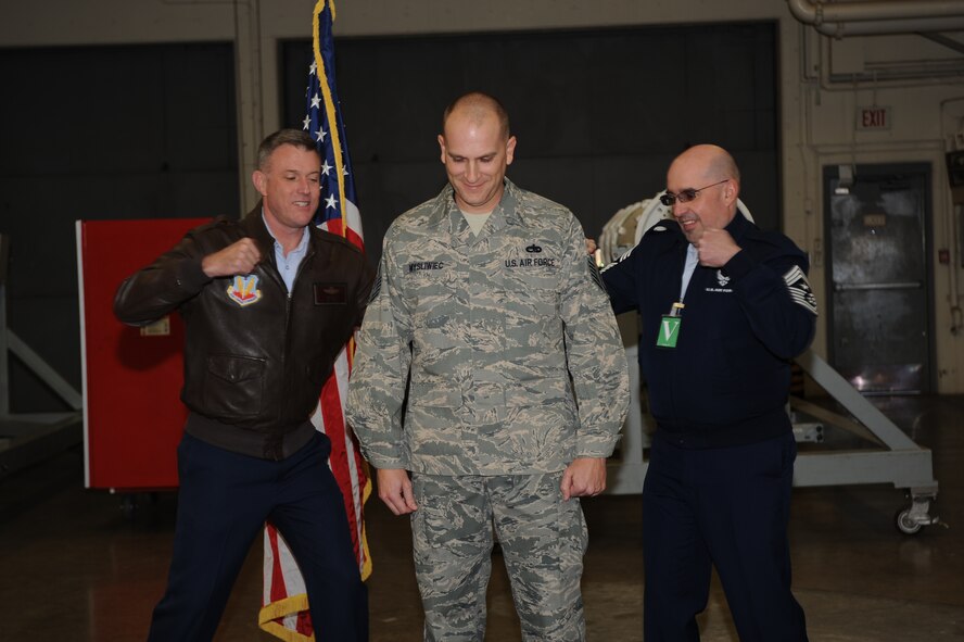 DYESS AIR FORCE BASE, Texas – Tech. Sgt. Michael Mysliwiec, 7th Munitions Squadron munitions inspector, was promoted to master sergeant Dec. 22 through the Stripes for Exceptional Performers program. Colonel Robert Gass (left), 7th Bomb Wing commander, and Command Chief Master Sgt. David Goldie (right) presented Sergeant Mysliwiec (center) his new stripe. (U.S. Air Force photo/Senior Airman Courtney Richardson)