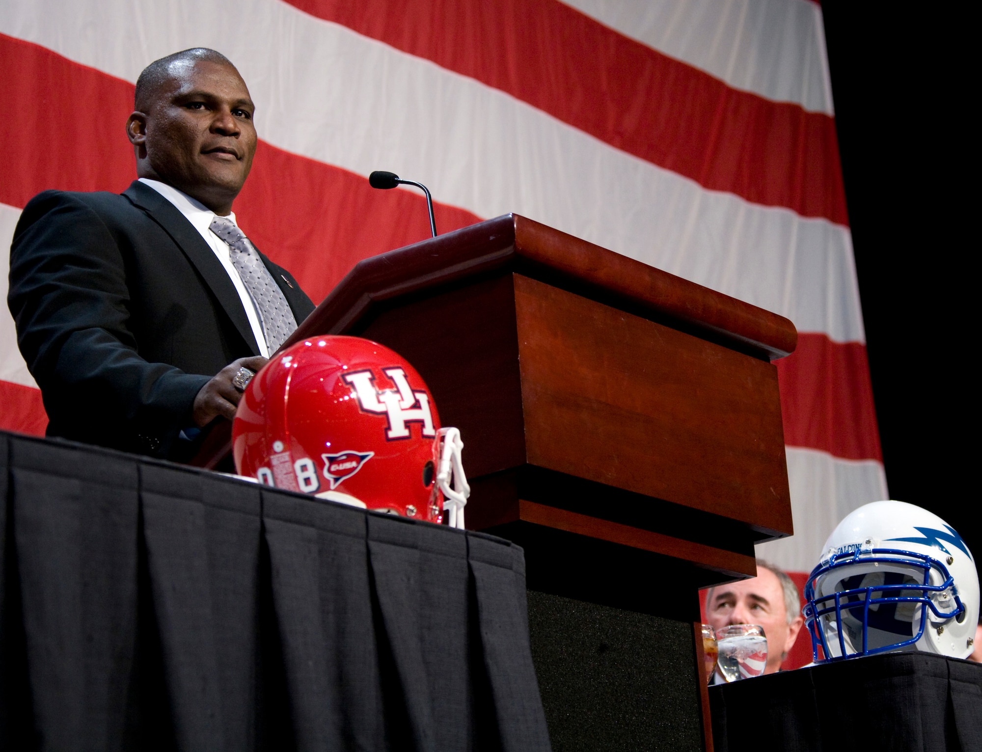 Wounded in Iraq in May 2007, former Army Lt. Col. Greg Gadson speaks Dec. 30 during the Bell Helicopter Armed Forces Bowl luncheon. Colonel Gadson gave a motivational speech to the University of Houston Cougars and the U.S. Air Force Academy Falcons teams at the luncheon. (Department of Defense photo/Lance Cpl. Bryan G. Carfrey)