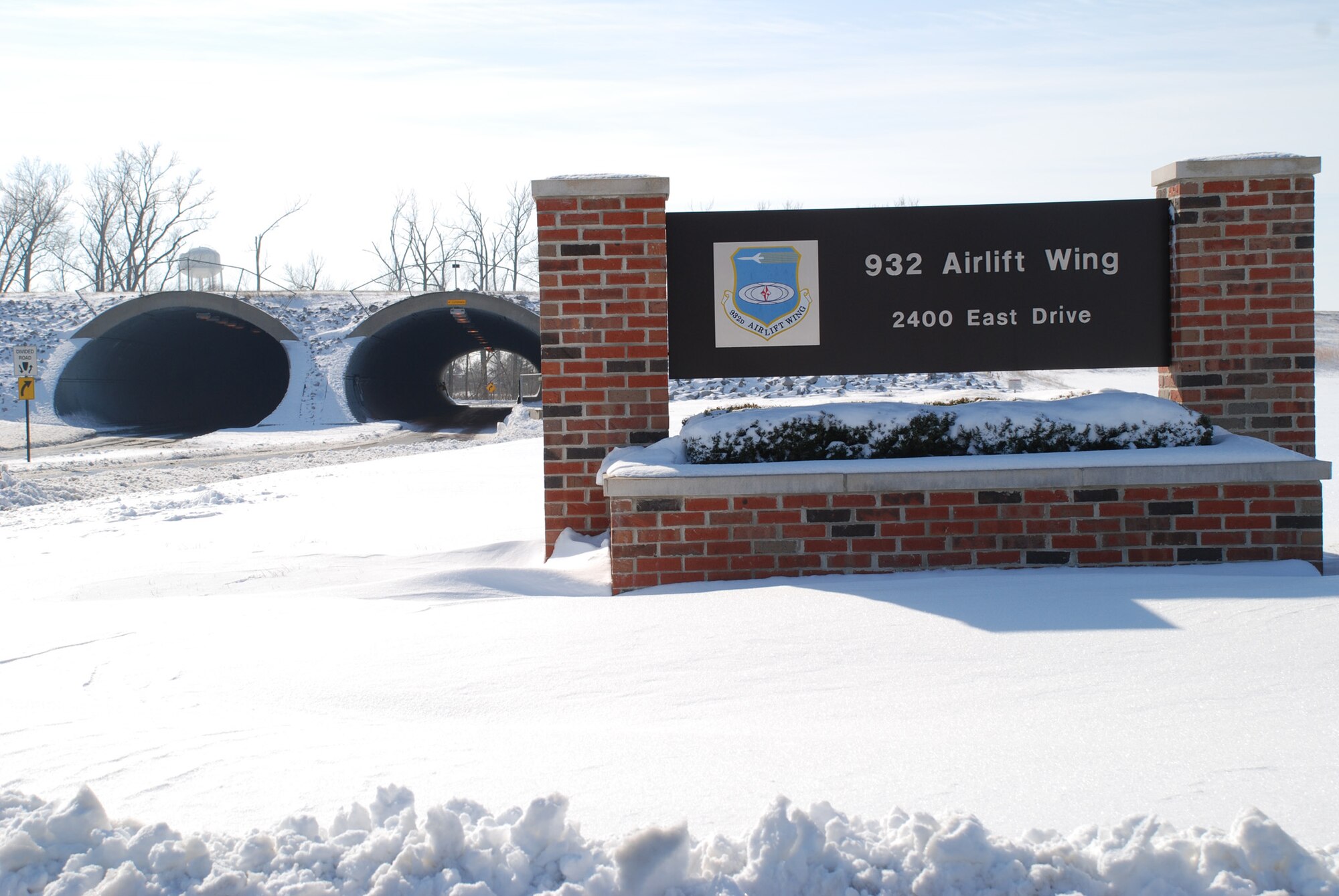 Welcome to the Air Force Reserve Command's only Illiniois flying unit, the 932nd Airlift Wing.  The unit saw the first snowfall of 2008 from January 31 to February 1.  The wing flies both the C-40C and C-9C aircraft.