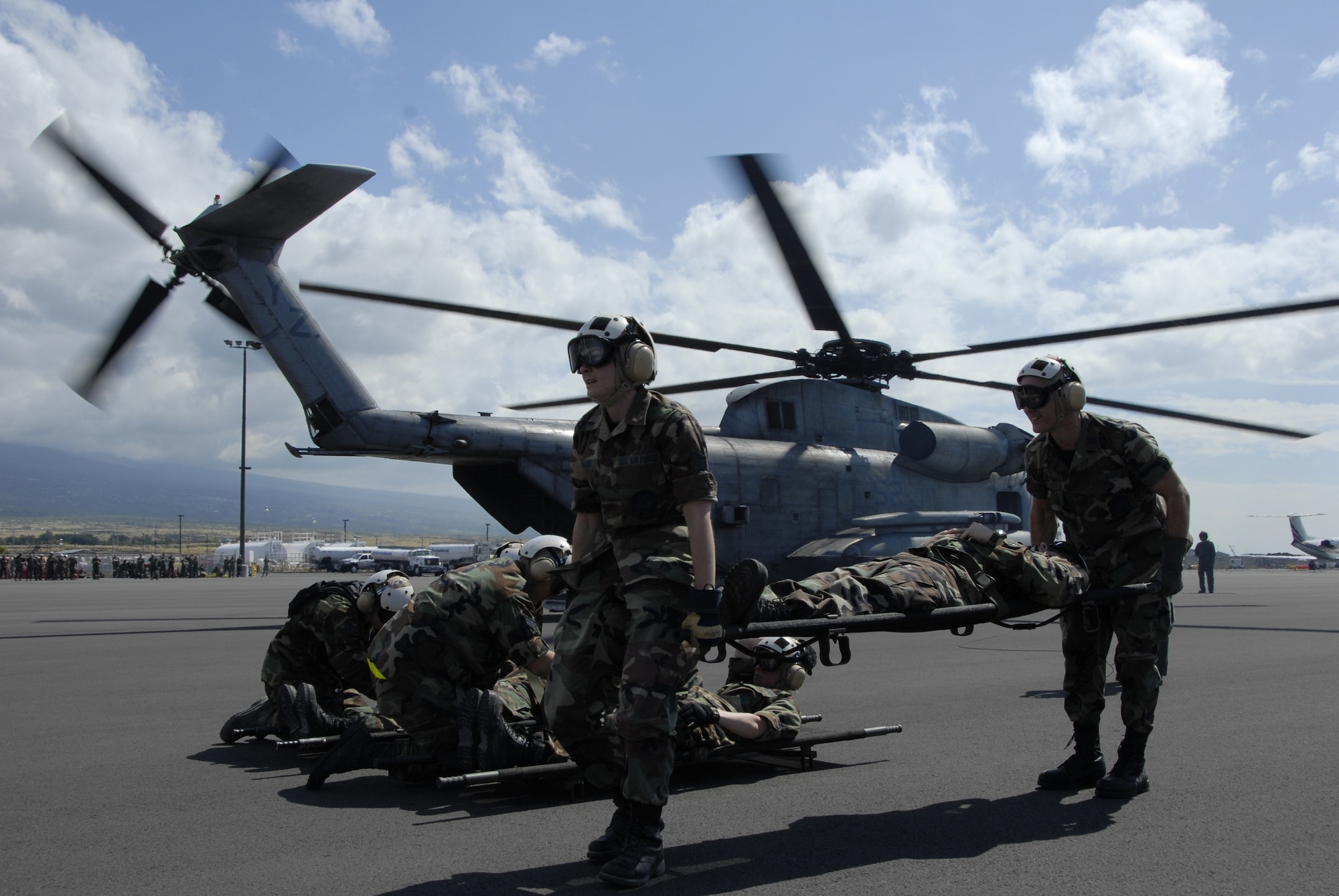 Personnel from the Expedtionary Medical Support group at exercise Pacific Lifeline lift and prepare to transport a paitent on to a CH-53D Sea Stallion helicopter. The EMEDS were going thtough refresher training courses taught by Cadre from a 14-person Expeditionary Medical Support Training Team currently deployed to Kona, Hawaii, from Brooks City-Base, Texas, to train, evaluate and add realism to exercise scenarios. Pacific Air Forces first ever total force humanitarian assistance and disaster relief exercise at the Kona International Airport Jan. 20 to Feb. 9. (U.S. Air Force photo/Tech. Sgt. Tom Czerwinski) 

